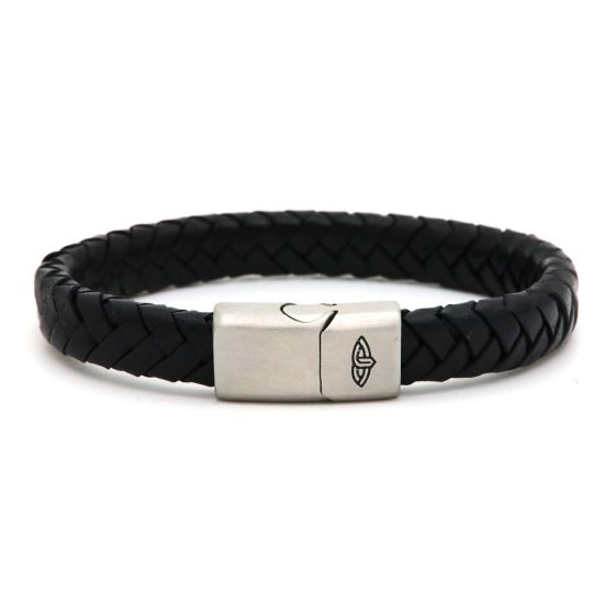Karma Jewellery heren armband uitgevoerd in leer met een stalen sluiting model Victorian black MB02S-20
20 cm en verkrijgbaar in diverse andere lengtes