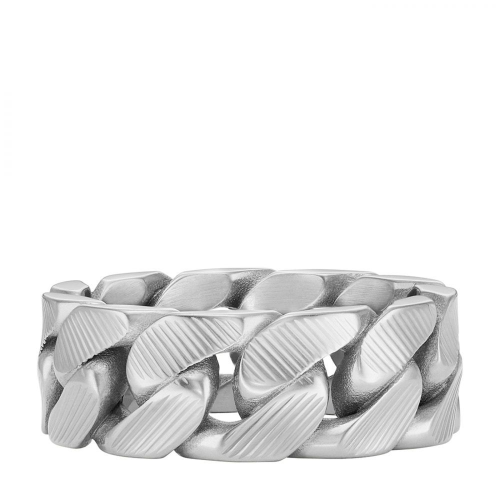 Gemaakt van hoogwaardig roestvrij staal, is de Linear Texture Chain niet alleen stijlvol, maar ook duurzaam. Dit betekent dat je deze ring keer op keer kunt dragen zonder je zorgen te maken over slijtage. De zilverkleurige afwerking geeft een moderne twist aan een klassiek ontwerp, waardoor het een must-have accessoire is voor jouw sieraden collectie.