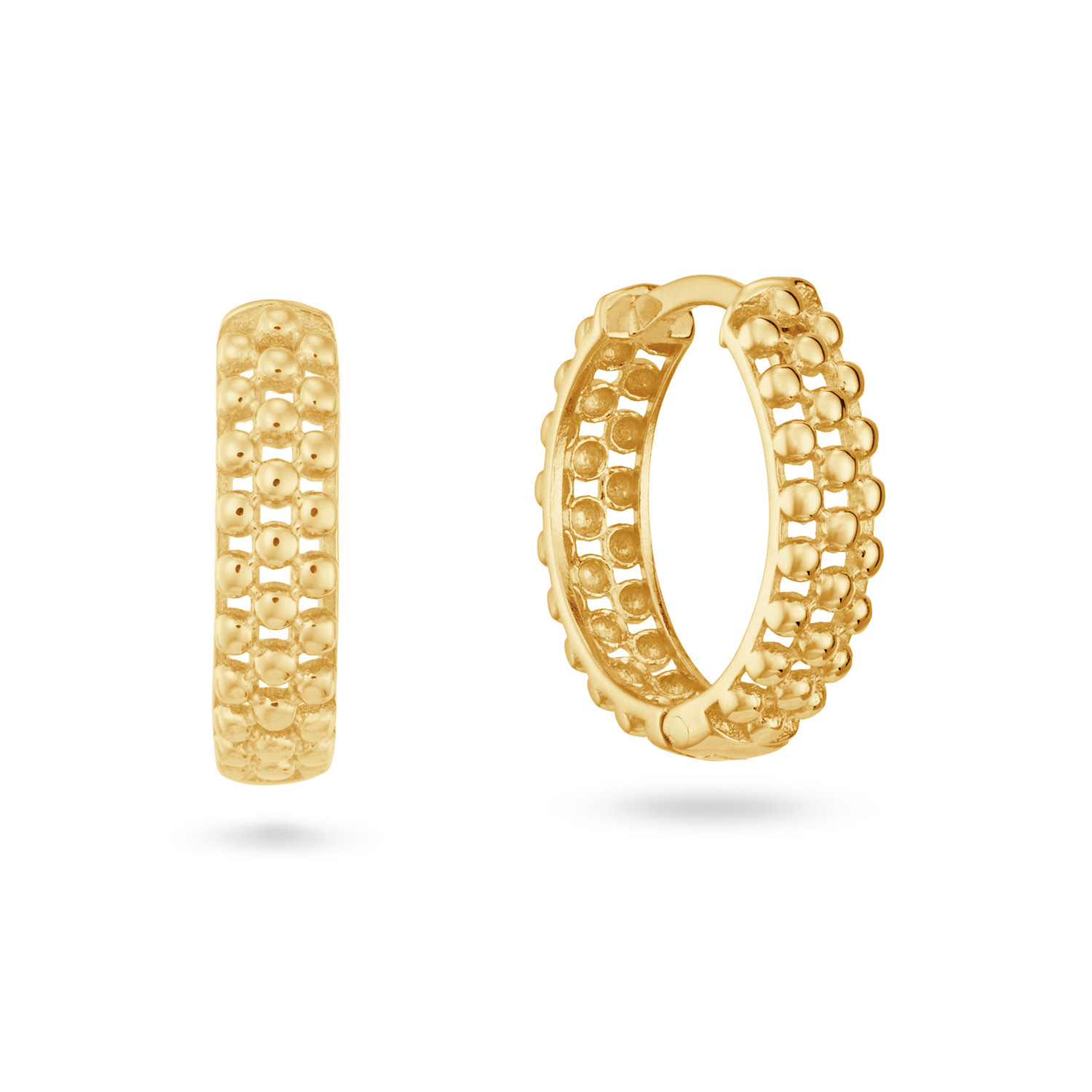 Elegant en zelfverzekerd als een prinses. Deze statement oorbellen voorzien van kleine bolletjes zijn gemaakt van 14 karaat goud en passen iedereen perfect. Het licht wordt perfect weerkaatst zodat de oorbellen echt stralen!

"Memories from Amsterdam. 
De stad waar de grachten fluisteren, kunst ademt en verhalen overal voelbaar zijn. Voor deze fall/winter collectie liet ik me inspireren door het Amsterdam van toen en nu. Een ode aan 750 jaar stadsglorie én 5 jaar Jackie. Elk sieraad, van de verfijnde Vermeer ketting tot de statement Canal Ring vertelt een verhaal. Handgemaakt van gerecycled 14 karaat goud, met echte edelstenen en zoetwaterparels. "

- 14 Karaat Goud
- Oorringen 14mm