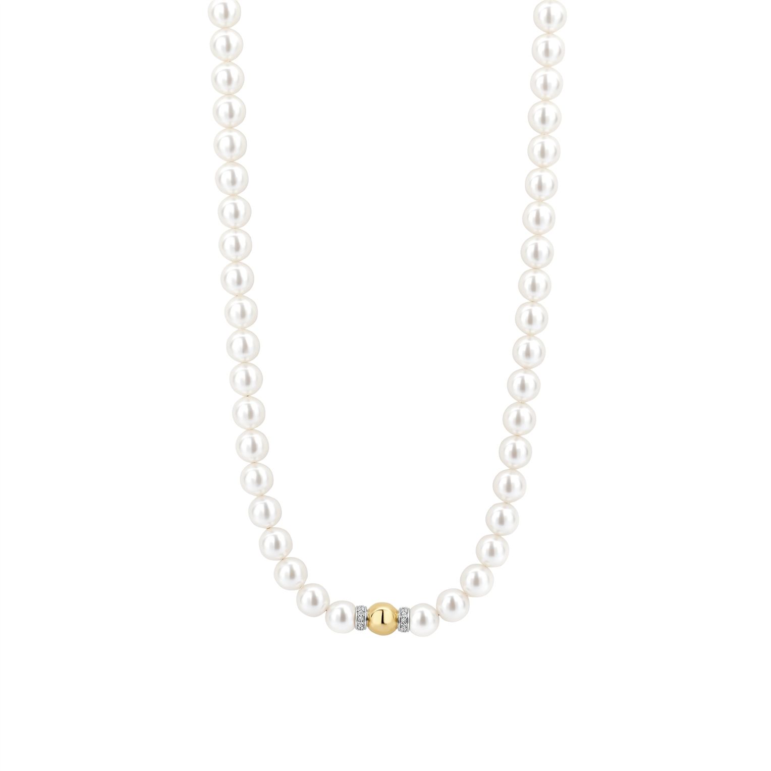 Vier tijdloze schoonheid met dit TI SENTO vergulde parelcollier 34112YP. Een rij stralend witte parels wordt elegant onderbroken door een gepolijste goudkleurige bol, geflankeerd door pavé gezette zirconia die bij elke beweging subtiel fonkelen. De harmonieuze balans van licht, vorm en textuur verheft het klassieke parelcollier tot een verfijnd, eigentijds statement. Vervaardigd uit hoogwaardig 925 sterling zilver en verrijkt met een goudkleurige vergulding verenigt dit sieraad de zachtheid van parels met de weelde van goudkleurige accenten. Het centrale focuspunt trekt de blik en voegt een moderne signatuur toe aan dit iconische silhouet. Draag het met een zijden blouse of een avondjurk voor een look die elegantie fluistert, of combineer het met verfijnde colliers voor een frisse benadering van parelstyling. Nikkelvrij en hypoallergeen, dit collier garandeert blijvend draagcomfort naast een blijvende stijl.

