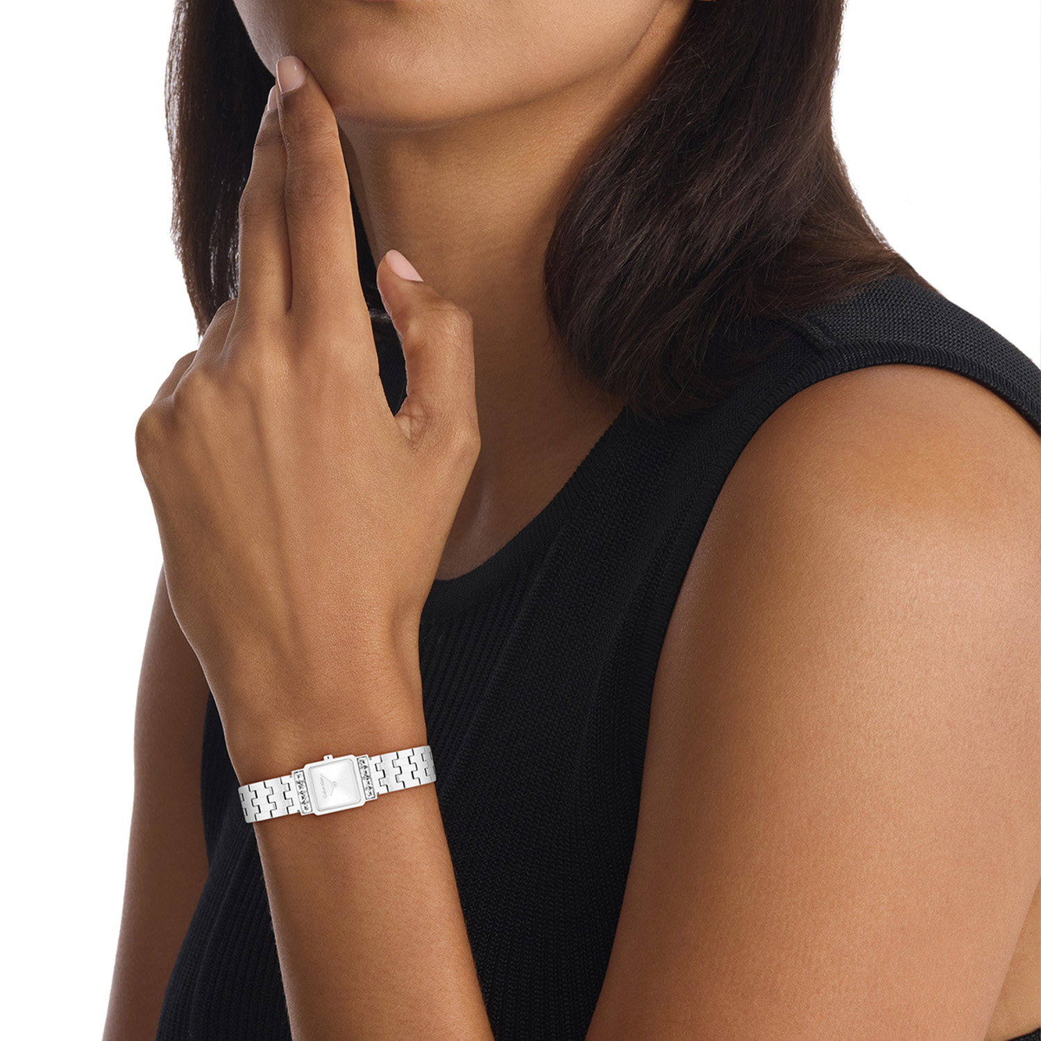 Calvin Klein CK25100161 Dames Horloge 16mm 
Dit Calvin Klein dameshorloge met nr CK25100161 heeft een chique ontwerp. Het stalen horloge heeft een vierkant kastje met een fijne bezel, boven en onder een rand met kristallen en een zilverwitte sunray wijzerplaat met fijne wijzers en de merknaam. Aan de kast zit een stalen fijne schakelband met een druksluiting. Het dameshorloge heeft een mineraalglas, een doorsnee van 16mm en is 3ATM.

OVER CALVIN KLEIN
Calvin Klein is een wereldwijd lifestylemerk dat gewaagde, vooruitstrevende idealen en een verleidelijke, vaak minimalistische, esthetiek nastreeft. Calvin Klein werd groot in de jaren 70 door haar mode- en merkjeans collecties. In de jaren 80 lanceerde Calvin Klein haar spraakmakende ondergoed dat uitdrukkelijk van logo &rsquo;s voorzien was. Vanwege het grote succes is het merk ook succesvol uitgerold in Accessoires, Parfums, Home, Brillen, Golf, Horloges en Sieraden.
Sinds de oprichting in 1968 door Calvin Klein, heeft het merk haar reputatie opgebouwd als leider in de Amerikaanse mode, dankzij een cleane esthetiek en innovatieve ontwerpen. Calvin Klein wil haar publiek verleiden en inspireren door middel van provocerende beelden en opvallende ontwerpen die prikkelen. 

SPECIFICATIES:
- Mineraalglas
- Stalen kast
- Zilverwitte wijzerplaat 
- Stalen schakelband
- Vierkante kastvorm, &Oslash; 16mm met kristal
- 3ATM