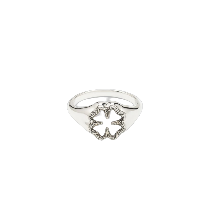 De Buddha to Buddha Signet Ring Katja Clover Mother of Pearl Silver (modelnummer 001J021781318) is een verfijnde zilveren ring met een prachtige parelmoeren klaver detail. Perfect voor maat 57. Draag deze elegante ring als een statement stuk op je middelvinger of als accent bij andere zilveren sieraden voor een stijlvolle look.