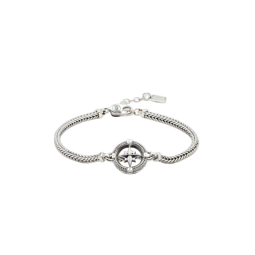 De Buddha to Buddha 048 C-E - Armband Barbara Mini Compass Zilver, modelnummer 001K010480190, is een verfijnd sieraad met een kompasontwerp. Perfect te combineren met Buddha to Buddha ringen voor een complete look. Draag dit elegante armbandje als dagelijks accessoire of als stijlvolle aanvulling op een avondoutfit voor een tijdloze uitstraling.