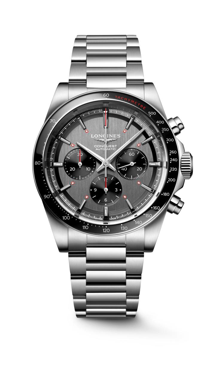 Dit Longines Limited Ski Edition horloge behoort tot de Conquest collectie.
Referentienummer: L3.836.4.52.9 

Dit Longines Conquest horloge is uitgerust met een automatisch kaliber L898 uurwerk met een gangreserve van 59 uur. De kast en band zijn gemaakt van staal. Het horloge heeft een diameter van 42 MM en is getest op een waterdichtheid van 10 ATM / 100 M. De grijze matte wijzerplaat heeft rode details bij de uur aanduidingen. De zwarte keramische bezel is afgewerkt met een tachymeterschaal. Het horloge heeft een krasvrij saffierglas met een anti-reflectieve coating aan beide zijden.
Dit horloge wordt geleverd met een extra rubberen band.
Ter ere van de Saalbach 2025 - FIS Alpine World Ski Championships zijn er 2025 stuks van dit horloge gemaakt. 