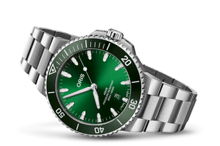 Aquis Date 43.5mm green dial new model 2024
