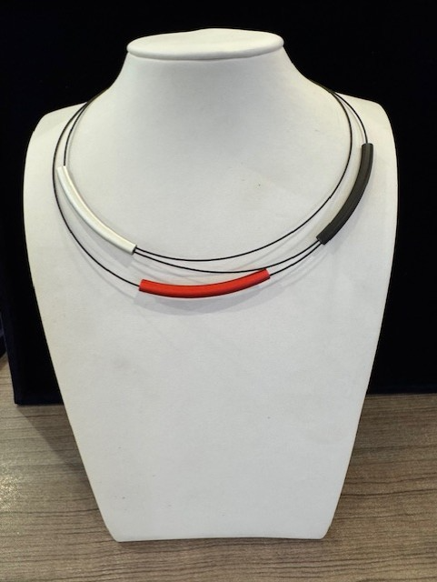 Stalen collier zwart 2 draden Aluminium buizen 3 zwart rood zilver