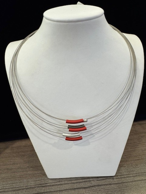 Stalen collier 6 draden + aluminium buizen 3 rood 2 zilver 1 grijs