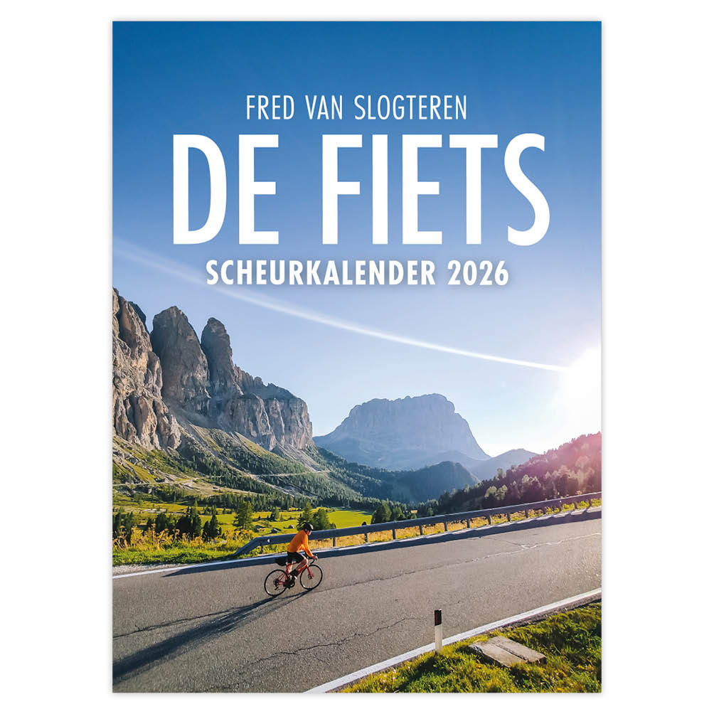 Niet te missen! De volgende editie van de Fietsscheurkalender. Profrenneres, wielerkenners en liefhebbers vertellen over hun persoonlijke koerservaringen, trainingen, voeding, blessures, materiaal, kleding en bijzondere belevenissen. In de kalender, samengesteld door Peter Tetteroo, Henk Tetteroo en Daan Rieken, vind je natuurlijk ook de data waarop de grote koersen plaatsvinden. Vaste rubrieken zijn de curieuze wielertaal in Nederland en Vlaanderen, de liefde voor de koers, de mooiste verhalen van wielertoeristen, hoe je leeft als prof, vele quizvragen waarmee je je kennis over het wielrennen vergroot, de interessante lijsten en overzichten en last but not least de vele tips en tricks. Bijzonder leuk om kado te geven of te krijgen!