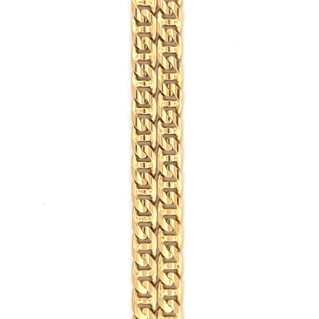 Dit product, een 18krt geelgouden anker collier, heeft een massieve vorm met een breedte van 5,5 mm. Gemaakt van 18-karaats goud, biedt het een luxe uitstraling. Ideaal om zowel casual als bij formele gelegenheden te dragen, voegt het elegantie toe aan elke outfit. Geschikt voor dagelijks gebruik &eacute;n speciale gelegenheden.