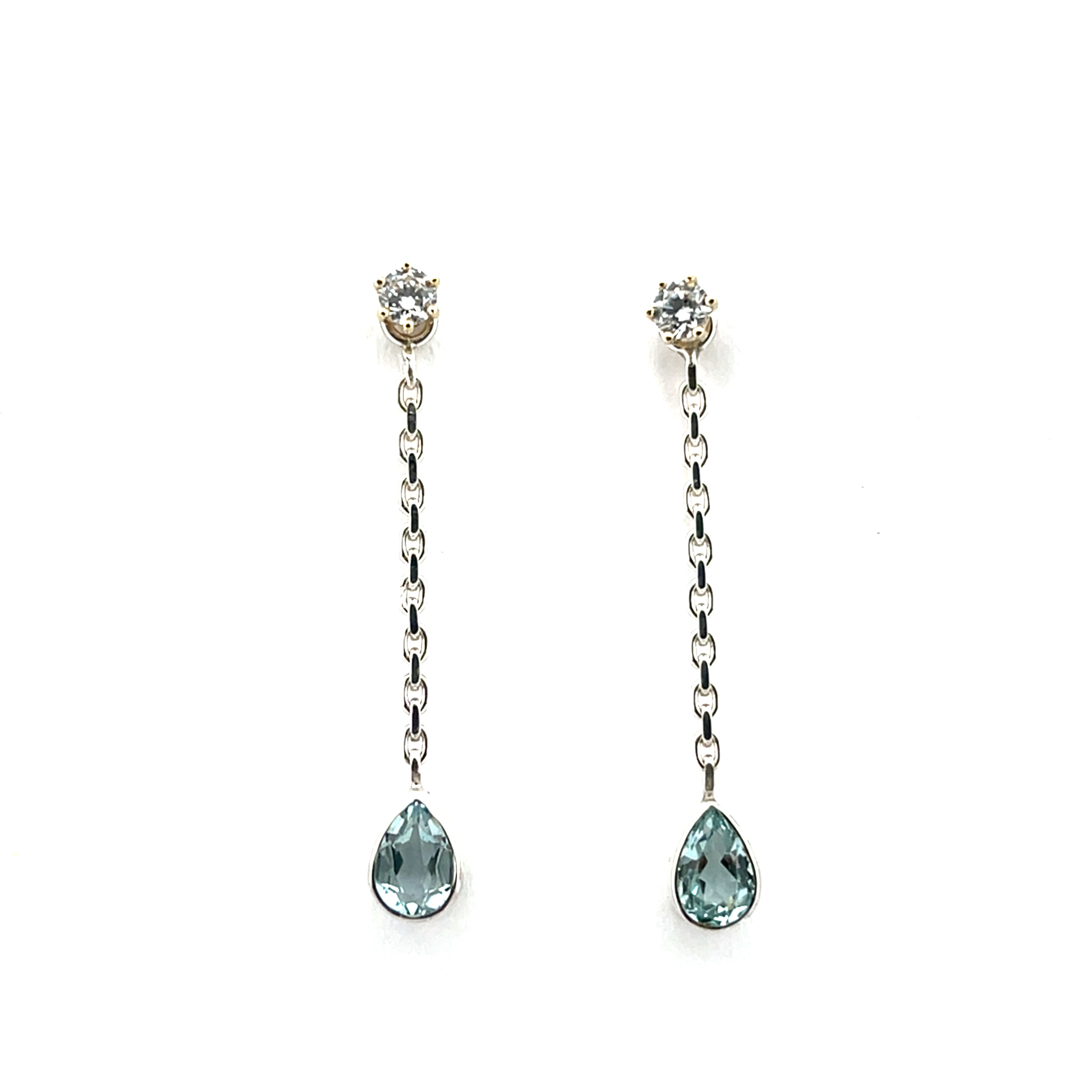 Elegante en stijlvolle oor-bedels die aan ieder type steker gehangen kunnen worden. Hierdoor heel goed te combineren met andere sieraden.

Maak een afspraak en kom deze oor-bedels passen! Of bestel ze gelijk, dan sturen we deze mooi verpakt naar je toe.