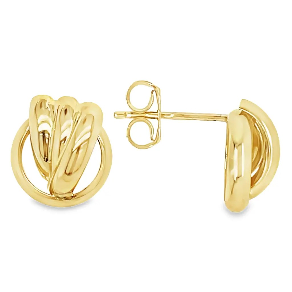 Dit product, 14 Karaats Oorknoppen Fantasie, uit de Van Zaanen Goud Collectie biedt een verfijnde en tijdloze uitstraling. Deze oorbellen zijn perfect voor zowel dagelijkse elegantie als speciale gelegenheden. Combineer ze met een stijlvolle ketting of armband voor een complete look. De beste manier om ze te dragen is met opgestoken haar om hun schittering te benadrukken.