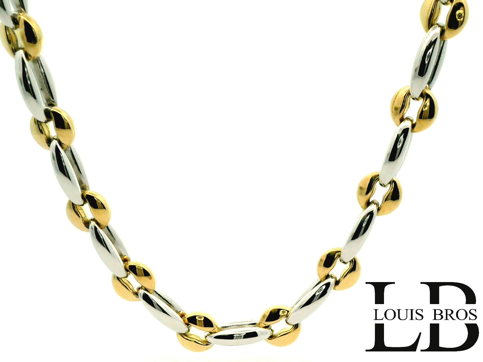 Dit elegante bicolor collier van 14 karaat goud (18.63 gr) combineert moeiteloos tijdloze klasse met moderne allure. De schakels zijn verfijnd ontworpen in een harmonieus samenspel van geelgoud en witgoud, waardoor het sieraad een chique en luxueuze uitstraling krijgt.
Dankzij het speelse contrast tussen de twee goudtinten is dit collier veelzijdig te dragen: perfect als statement piece bij een avondjurk, maar ook stijlvol in combinatie met een zakelijke of casual outfit. De hoogwaardige afwerking en duurzame kwaliteit maken dit collier tot een tijdloos juweel dat jarenlang gedragen en gekoesterd kan worden.
Een schitterende keuze voor de vrouw die houdt van elegantie en verfijning.
Het collier is verkrijgbaar in verschillende lengtes.