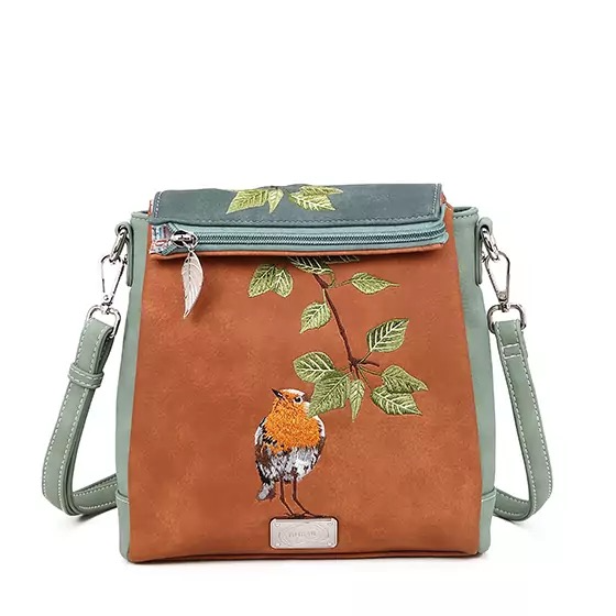 Productomschrijving – Vegan Schoudertas met Roodborstje en Borduurwerk
Dé absolute favoriet van dit seizoen! Deze charmante vegan schoudertas is een echte must-have voor vogelliefhebbers en modeliefhebbers tegelijk. Robin de roodborst zit trots op het Hi-di-Hi logo, omringd door sierlijke bladeren die elegant doorlopen over de flap. Een subtiel en liefdevol detail dat deze tas uniek maakt.
De tas opent wijd met een ritssluiting, waardoor je makkelijk toegang hebt tot het ruime hoofdvak. Binnenin vind je drie handige compartimenten, waarvan één met rits, zodat je al je essentials overzichtelijk en veilig kunt opbergen. Dankzij het soepele vegan leer vormt de tas zich moeiteloos naar je lichaam – comfortabel én stijlvol.
Perfect voor dagelijks gebruik, maar ook een echte blikvanger voor speciale gelegenheden. Met deze tas straal je het hele jaar door.
Highlights:
✅ Afmetingen: W21 x H23 x D8 cm – compact & functioneel
✅ Hoofdvak met rits – veilig en ruim
✅ 3 binnenvakken, waarvan 1 met rits – voor een georganiseerde indeling
✅ Prachtig roodborstje & bladeren borduursel – speciaal voor vogelliefhebbers
✅ Ritsvak aan de achterkant – voor extra veiligheid
✅ Verstelbare schouderriem – draag ‘m zoals jij dat wilt
✅ Vegan leer – soepel, sterk en diervriendelijk
✅ Voering met Hi-di-Hi logoprint – verrassend mooi van binnen
✅ 100% eerlijk gemaakt – duurzaam en verantwoord geproduceerd
Of je nu een stijlvolle tas zoekt voor elke dag, of een origineel cadeau voor een natuurliefhebber: deze roodborst schoudertas is een echte blikvanger.
Voeg hem vandaag nog toe aan je collectie en show je liefde voor natuur en design – op een eerlijke, diervriendelijke manier!