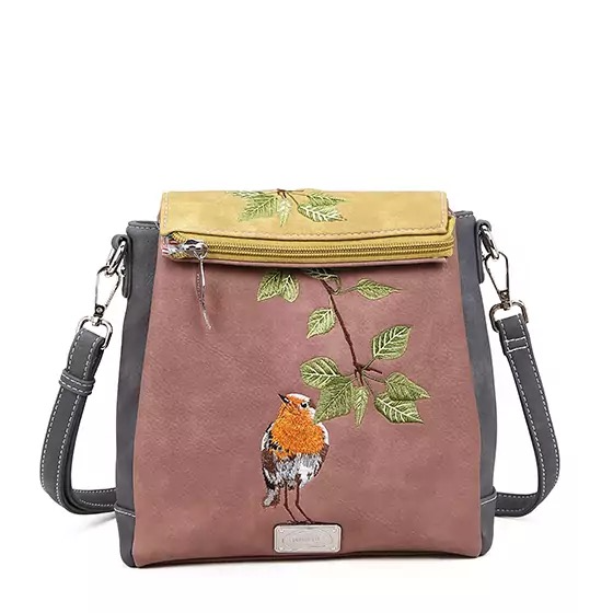 Productomschrijving – Vegan Schoudertas met Roodborstje en Borduurwerk
Dé absolute favoriet van dit seizoen! Deze charmante vegan schoudertas is een echte must-have voor vogelliefhebbers en modeliefhebbers tegelijk. Robin de roodborst zit trots op het Hi-di-Hi logo, omringd door sierlijke bladeren die elegant doorlopen over de flap. Een subtiel en liefdevol detail dat deze tas uniek maakt.
De tas opent wijd met een ritssluiting, waardoor je makkelijk toegang hebt tot het ruime hoofdvak. Binnenin vind je drie handige compartimenten, waarvan één met rits, zodat je al je essentials overzichtelijk en veilig kunt opbergen. Dankzij het soepele vegan leer vormt de tas zich moeiteloos naar je lichaam – comfortabel én stijlvol.
Perfect voor dagelijks gebruik, maar ook een echte blikvanger voor speciale gelegenheden. Met deze tas straal je het hele jaar door.
Highlights:
✅ Afmetingen: W21 x H23 x D8 cm – compact & functioneel
✅ Hoofdvak met rits – veilig en ruim
✅ 3 binnenvakken, waarvan 1 met rits – voor een georganiseerde indeling
✅ Prachtig roodborstje & bladeren borduursel – speciaal voor vogelliefhebbers
✅ Ritsvak aan de achterkant – voor extra veiligheid
✅ Verstelbare schouderriem – draag ‘m zoals jij dat wilt
✅ Vegan leer – soepel, sterk en diervriendelijk
✅ Voering met Hi-di-Hi logoprint – verrassend mooi van binnen
✅ 100% eerlijk gemaakt – duurzaam en verantwoord geproduceerd
Of je nu een stijlvolle tas zoekt voor elke dag, of een origineel cadeau voor een natuurliefhebber: deze roodborst schoudertas is een echte blikvanger.
Voeg hem vandaag nog toe aan je collectie en show je liefde voor natuur en design – op een eerlijke, diervriendelijke manier!