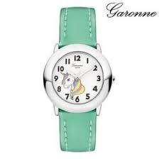 De GARONNE KIDS UNICORN horloge, modelnummer KV33Q457, is een schattig en kleurrijk polshorloge speciaal ontworpen voor kinderen die van eenhoorns houden. Het combineert fantasie met functionaliteit. De beste manier om het te dragen is als een alledaags accessoire dat eenvoudig om de pols past en elke outfit opvrolijkt. Perfect voor dagelijks gebruik!