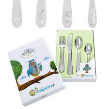 De VAN KEMPEN & BEGEER JUNIOR FABELTJESKRANT 4-DELIGE SET, modelnummer KS073GA4, is een charmante kinderbestekset. Deze set is perfect voor kleine handjes en maakt elke maaltijd leuker. De kleurrijke Fabeltjeskrant-figuren stimuleren de eetlust van kinderen. Ideaal voor dagelijks gebruik of als cadeau. Geschikt voor kinderen van 3 jaar en ouder. Veilig en vaatwasmachinebestendig.