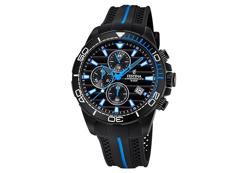 Het horloge met modelnummer F20366/2 van Festina is een stijlvol herenhorloge. Het beschikt over een roestvrijstalen kast, leren band, chronograaf-functie en een waterbestendigheid tot 50 meter. Combineer het met zowel formele als casual outfits voor een verfijnde look. Perfect voor dagelijks gebruik of speciale gelegenheden. Voeg een vleugje elegantie toe aan elke outfit.