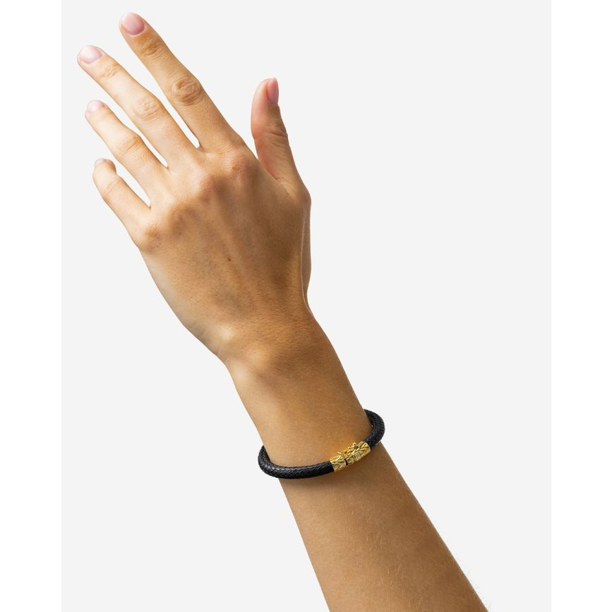 Product 149BL GV D Leather Bracelet Ellen GV, modelnummer 8718997297281, biedt de volgende kenmerken: het is een sieraad van zilver met een goudkleurige glans. Combineer deze elegante armband met zowel casual als formele outfits voor een verfijnde en toch opvallende uitstraling. Perfect om een vleugje glamour aan uw dagelijkse look toe te voegen.
