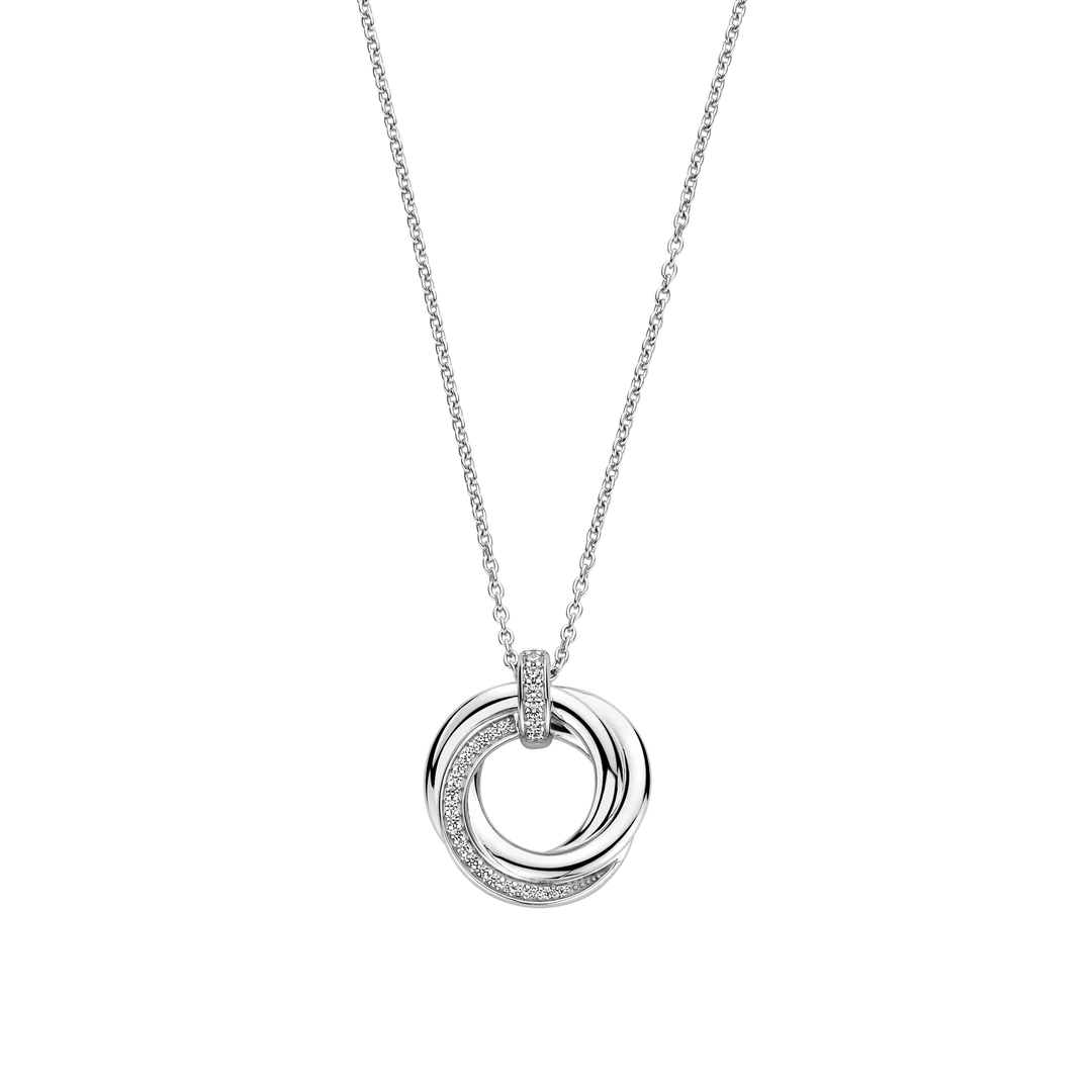 Ontdek de betoverende wisselwerking van texturen met deze TI SENTO zilveren ketting 34055ZI/42. Gemaakt van 925 sterling zilver en verzilverd voor blijvende schittering, heeft dit statementstuk een groot rond ontwerp met verweven lagen. Sommige lagen zijn versierd met een verblindende pave van witte cubic zirconia stenen, wat een schitterend effect creëert. Andere lagen zijn vervaardigd uit eenvoudig zilver, wat een subtiel contrast biedt. De verfijnde details en contrasterende texturen maken deze ketting tot een waar kunstwerk. Het is een perfecte fusie van modern design en tijdloze elegantie. Verhoog je dagelijkse look met dit uitzonderlijke stuk en voeg een vleugje ontsnapping toe aan je stijl. Draag het alleen voor een gedurfde statement of gecombineerd met andere TI SENTO kettingen voor een gepersonaliseerde touch. Met zorg vervaardigd voor gevoelige huid, garandeert deze nikkelvrije en hypoallergene ketting blijvend comfort en kwaliteit.

Het collier heeft een standaardlengte van 38 cm en heeft een verlengstuk van 10 cm. Hierdoor kan je het collier op 5 verschillende lengtematen dragen, op 38 cm, 40 cm, 42 cm, 45 cm en 48 cm.

