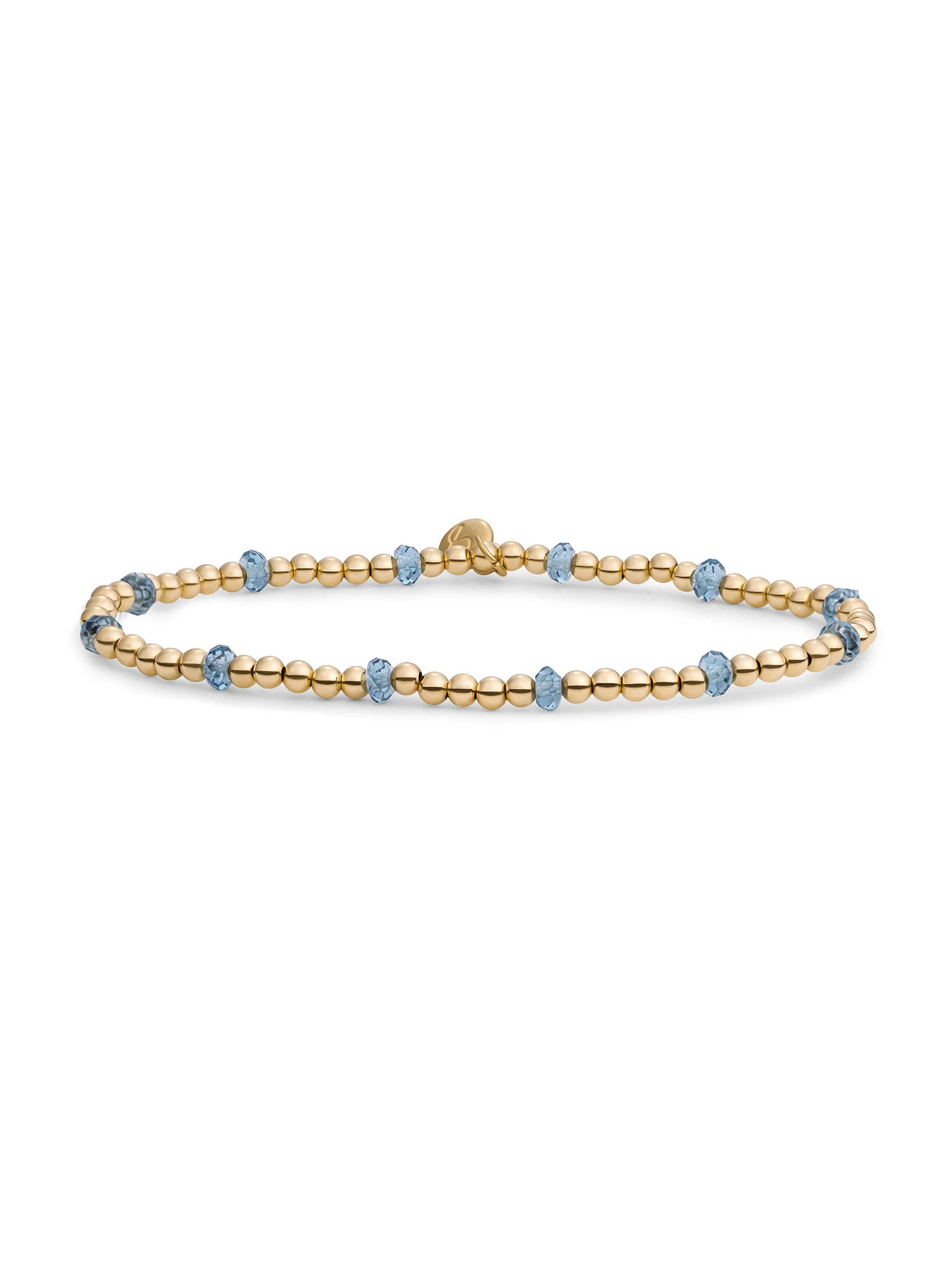 De Reverse Roundel Armband Ocean Topaz Quartz combineert frisheid met elegantie in een harmonieus ontwerp. De lichtblauwe glans van de edelsteen brengt een kalme uitstraling en wordt versterkt door de ronde, moderne vorm. Ocean Topaz Quartz staat bekend om haar zuiverende en rustgevende werking – een betekenisvol detail dat perfect past bij een bewuste levensstijl. Deze armband voelt licht en soepel aan, waardoor je haar moeiteloos dagelijks draagt. Of je haar nu solo draagt of combineert met andere koele kleuren, ze blijft altijd stijlvol en serene in uitstraling.