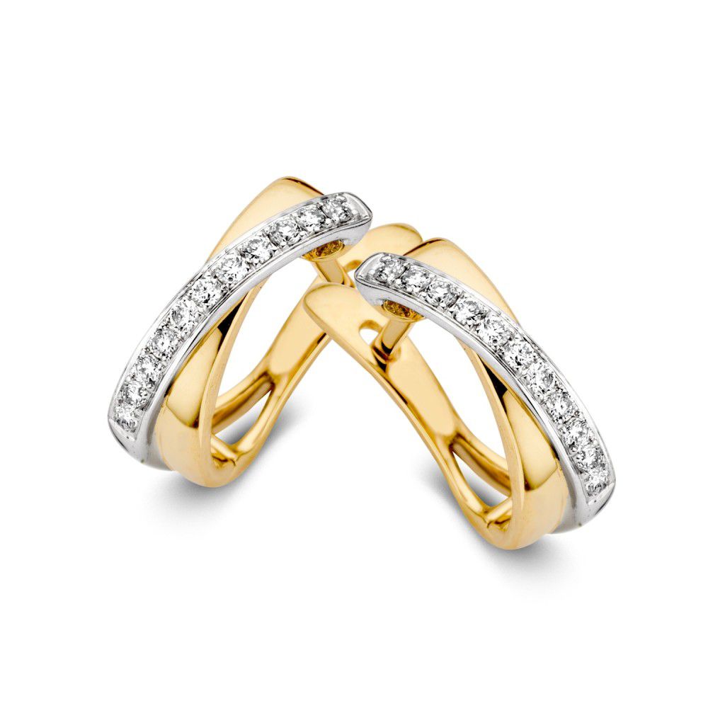 OP415314. Geelgouden creolen crossover model met briljant. 0.16crt.