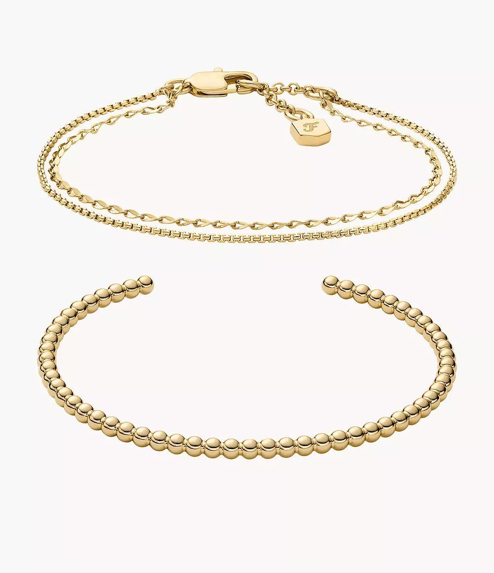 Deze goudkleurige armbandenset bestaat uit twee gepolijste messing modellen. Eén armband heeft een delicate, dubbele ketting met een karabijnsluiting. Combineer hem met onze gepolijste kralen manchetarmband om hem gemakkelijk te kunnen stapelen. Beide armbanden vullen elkaar aan met hun verfijnde afwerking, waardoor ze ideaal zijn om te combineren of afzonderlijk te dragen.