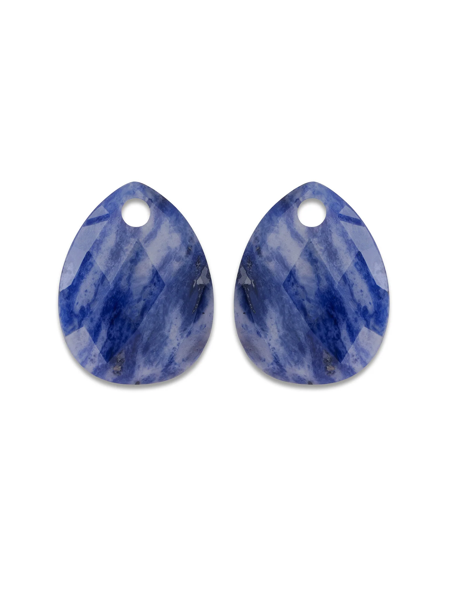 De Afterglow Sodalite edelsteen combineert diepte met eenvoud in een elegante slijpvorm. De kenmerkende blauw-witte patronen geven een serene, natuurlijke uitstraling. Afterglow is een afgeronde vorm die zachtheid en comfort uitstraalt, perfect voor een moderne en vrouwelijke oorbel. Sodalite wordt geassocieerd met zelfinzicht, balans en mentale helderheid – een fijne symboliek voor bewuste sieraden. Deze steen komt prachtig tot zijn recht in zilverkleurige settings en laat zich goed combineren met lichte of koele tinten. Voor vrouwen die houden van stijl met een rustige, krachtige ondertoon.