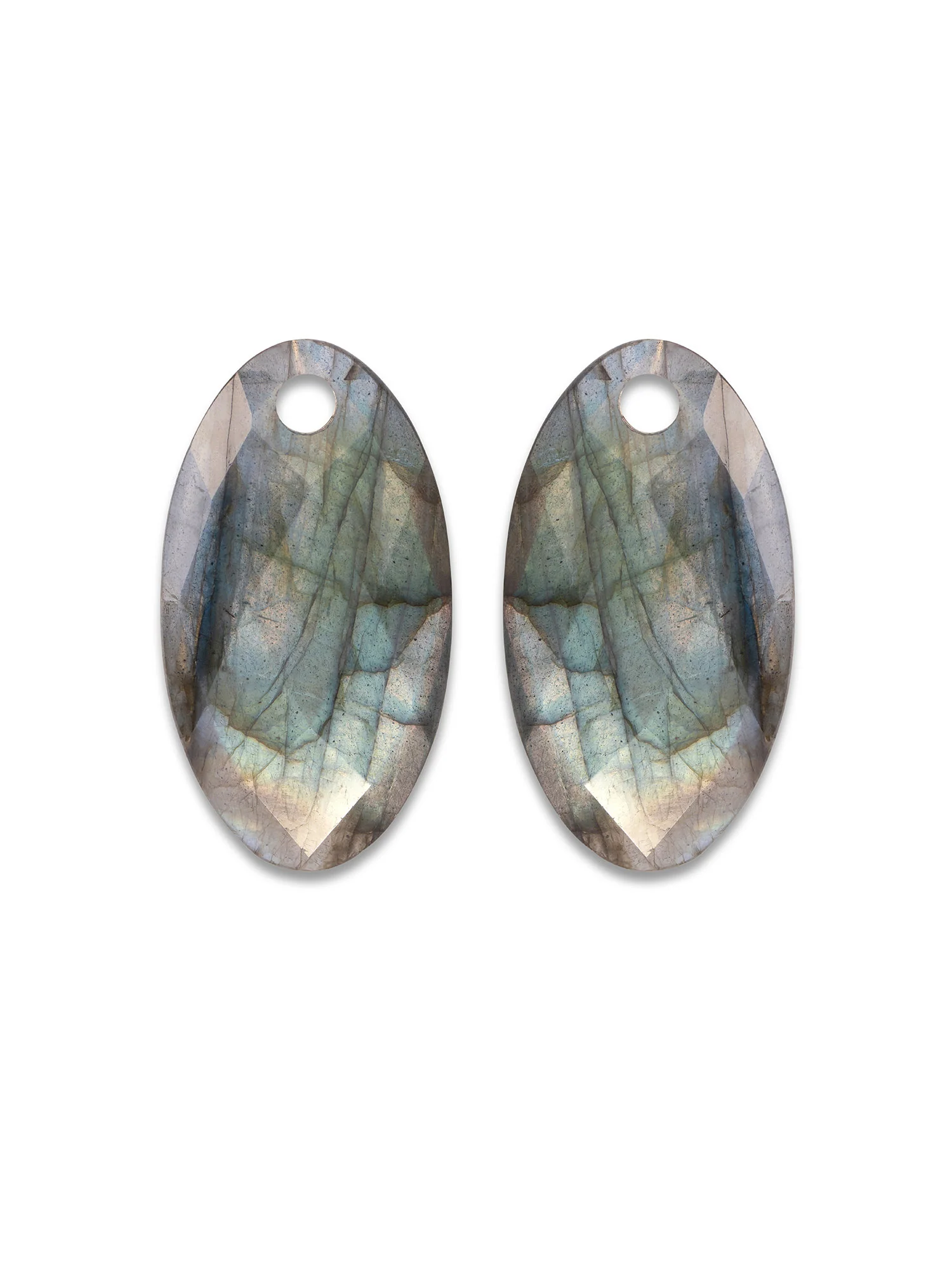 De Large Leaf Labradorite edelsteen is een betoverende keuze voor wie houdt van mystiek en verfijning. De blauwgroene flitsen die zichtbaar worden bij beweging maken elk exemplaar uniek. Labradorite wordt gezien als een spirituele steen, geassocieerd met intuïtie, transformatie en bescherming. De Large Leaf vorm benadrukt de natuurlijke glans en geeft de steen een zachte, organische uitstraling. Perfect voor gebruik in oorbellen of hangers die licht vangen en subtiel opvallen. Een bijzonder detail in elke sieradenset, met een kalme uitstraling en diepe betekenis.
