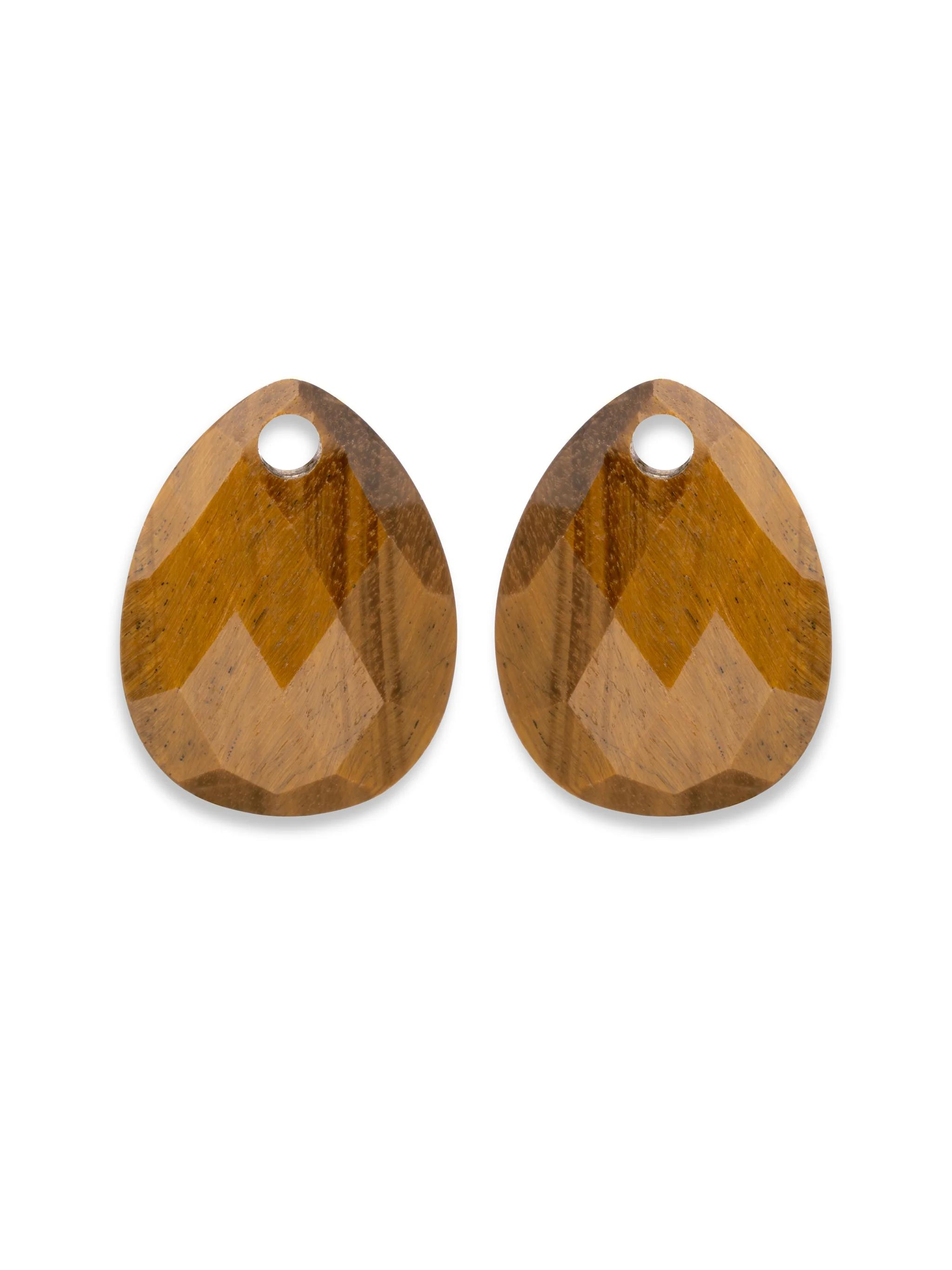 De Afterglow Tiger Eye oorbel edelstenen brengen aardsheid en elegantie samen. Tiger Eye is een edelsteen die symbool staat voor kracht, moed en zelfvertrouwen. De warme bruine kleur met goudachtige schittering geeft diepte en karakter aan elk ontwerp. Dankzij de zachte Afterglow-slijping krijgt de steen extra glans zonder aan natuurlijkheid in te boeten. Deze edelstenen zijn perfect voor wie houdt van robuuste, stijlvolle sieraden met betekenis. Combineer met goud voor een rijke look of kies voor een contrasterende setting. Een krachtige keuze met een zachte schittering.