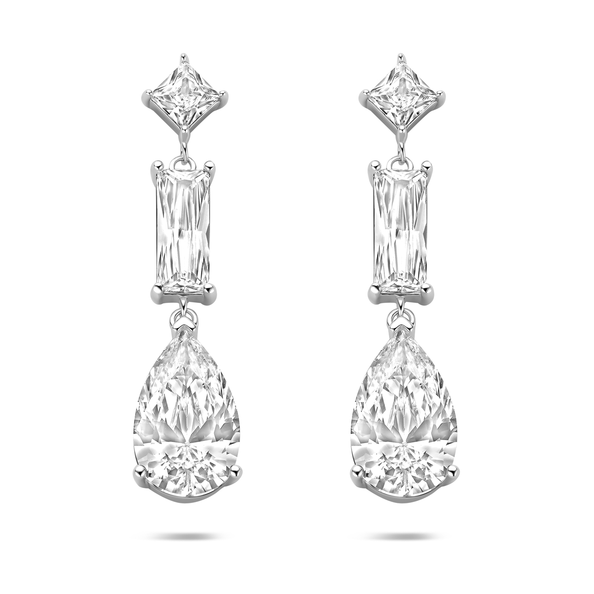 Gerhodineerd 925 zilveren oorhangers uitgevoerd met zirkonia. De oorhangers hebben een totale hoogte van 35mm.