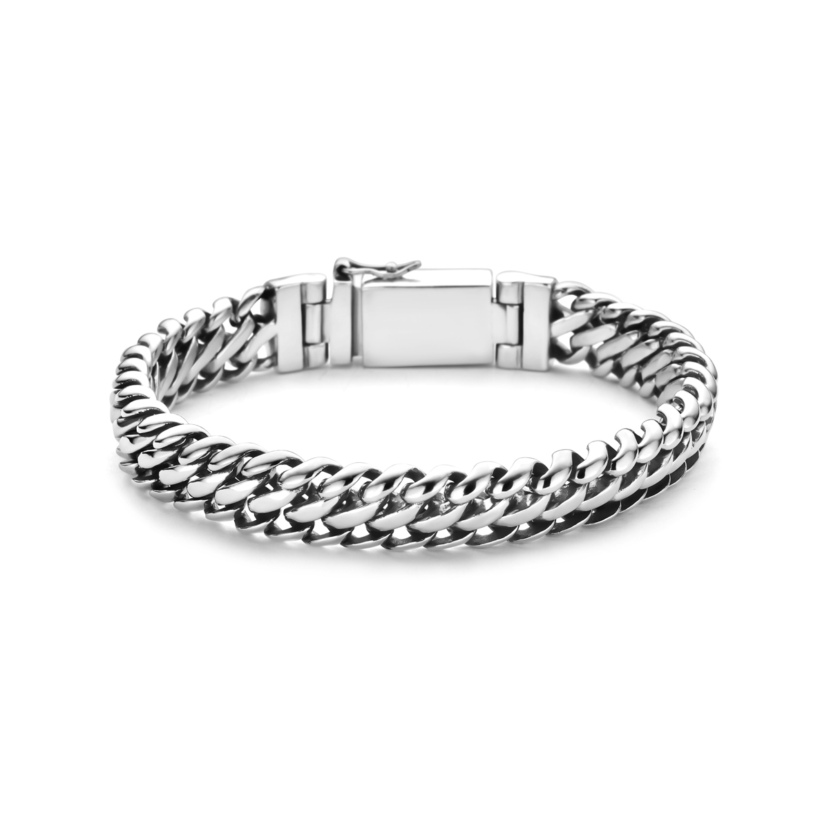 Dit Armband Oxi van 11 mm en 21 cm, modelnummer 1101840, is een stijlvolle zilveren armband. Het heeft een glanzende afwerking en een gewicht van 61,4 gram. Perfect te dragen als statement accessoire of als aanvulling op andere sieraden. Ideaal voor dagelijks gebruik of bij speciale gelegenheden. Een veelzijdige aanvulling op elke sieradencollectie.