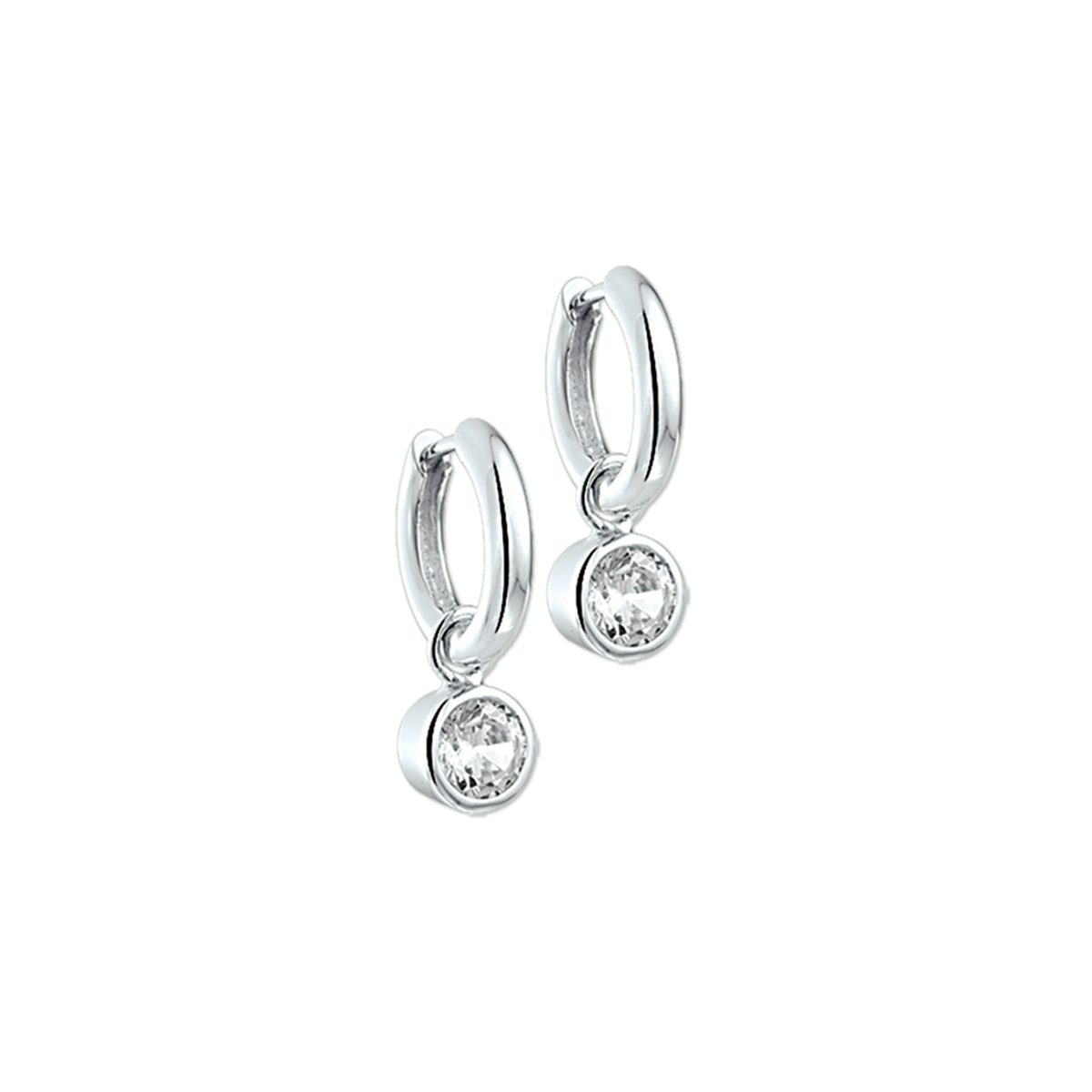 De Zilveren Klapoorringen zijn sierlijke creolen met een briljante transparante zirkonia. Gemaakt van 925 sterling zilver en met rhodium plating, stralen ze een zilverkleurige glans uit. Met een diameter van 15mm zijn ze ideaal voor dagelijks gebruik of speciale gelegenheden. Combineer ze met bijpassende sieraden voor een verfijnde uitstraling.