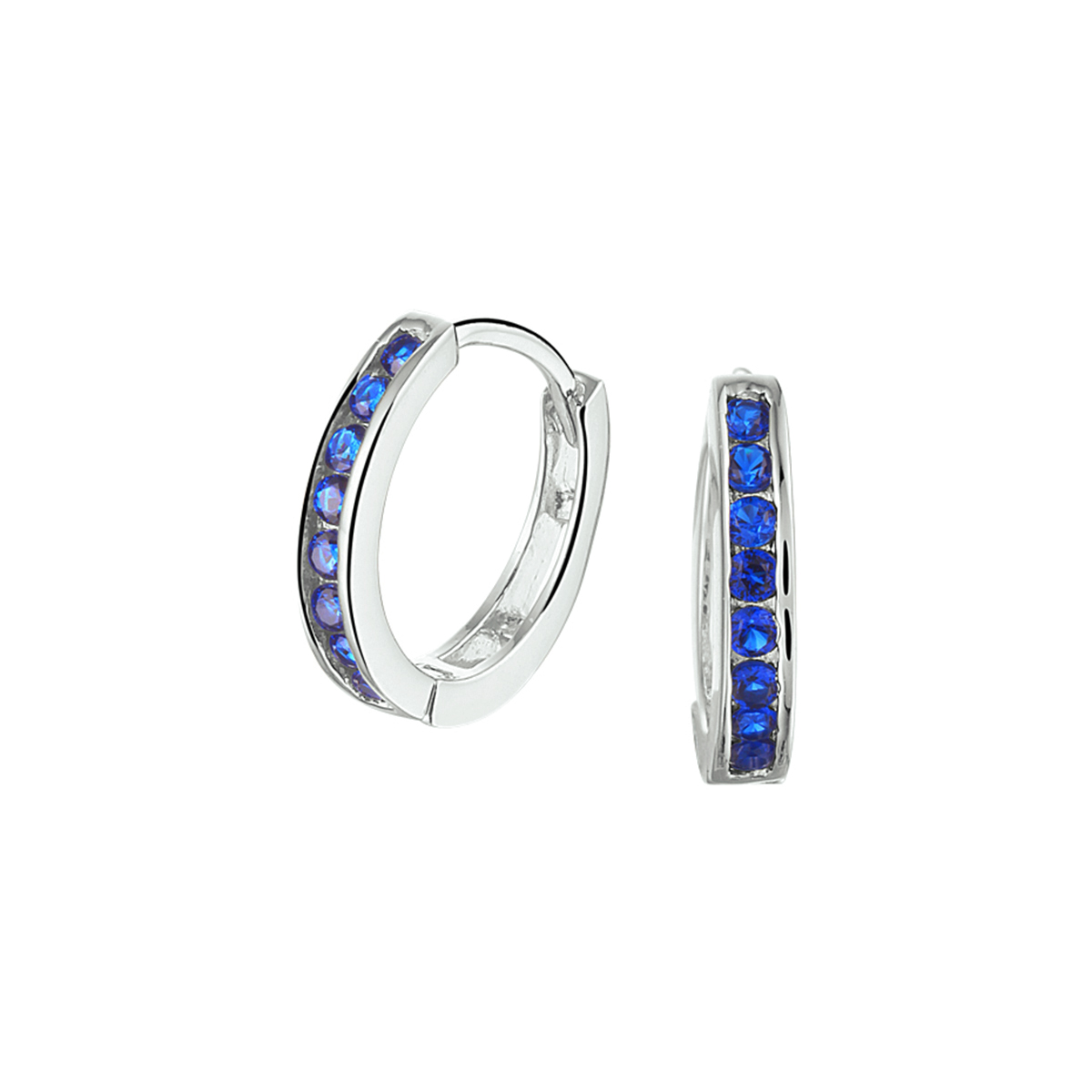 Gerhodineerd zilveren oorringen met scharnier uitgevoerd met schitterende synthetische saffier. Tip: Leuk om kado te geven! Zie je ze al stralen? Info: Gerhodineerd zilver is door de rhodiumlaag beter bestand tegen verkleuren en krassen.