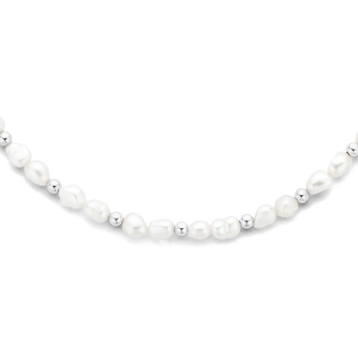 Gerhodineerd 925 collier uitgevoerd met schitterende zoetwaterparels. Het collier heeft een draaglengte van 41cm met 5cm extensie.