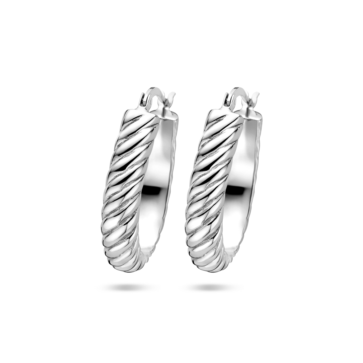 De Zilveren Oorringen gedraaid, modelnummer 1336901, zijn prachtige creolen van een onbekend merk, met de volgende kenmerken: gewicht van 4,6 gram, gemaakt van rodiumgeplateerd materiaal, en een glanzende, gedraaide vorm. Ze hebben een hoogte van 27,5 mm en een breedte van 5,5 mm. Perfect om elke dag te dragen of voor een speciale gelegenheid.