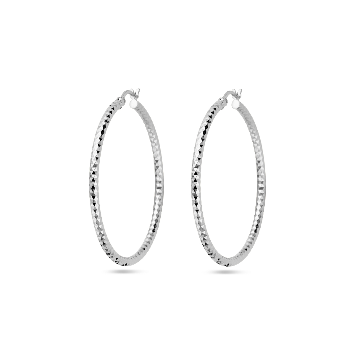 Gerhodineerd 925 zilveren oorringen met een afmeting van 46x2.5mm.