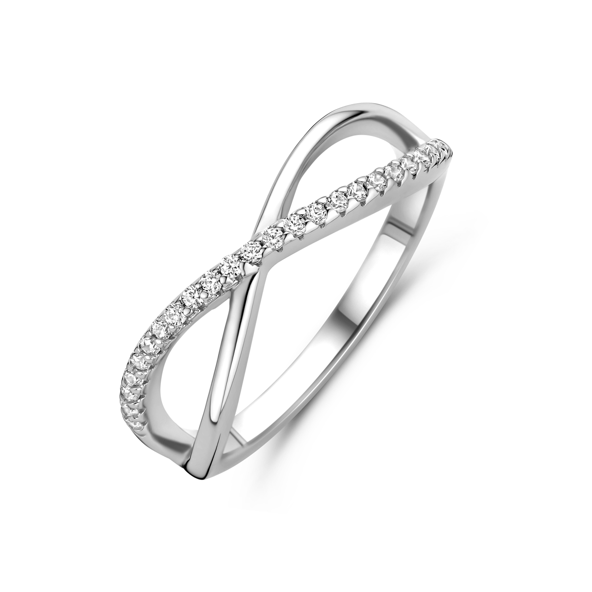 Gerhodineerd 925 zilveren ring uitgevoerd met zirkonia. De ring heeft een breedte van 6mm.