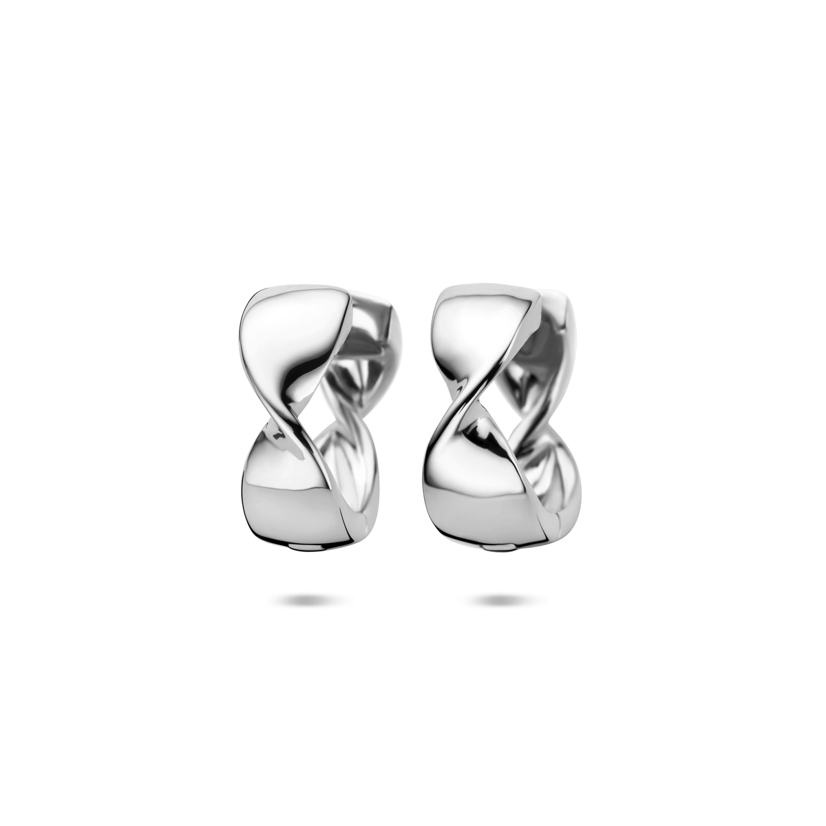 Gerhodineerd 925 zilveren klapoorringen met een afmeting van 15x6mm.