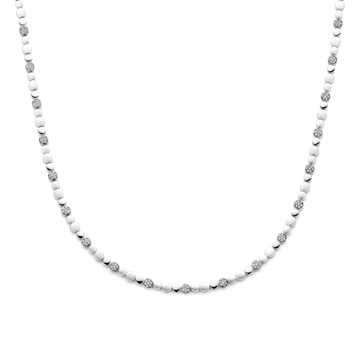 Zilveren collier met zirkonia. Het collier heeft een schakelbreedte van 5,1mm en een draaglengte van 45 cm. Uitgevoerd met een karabijnsluiting.