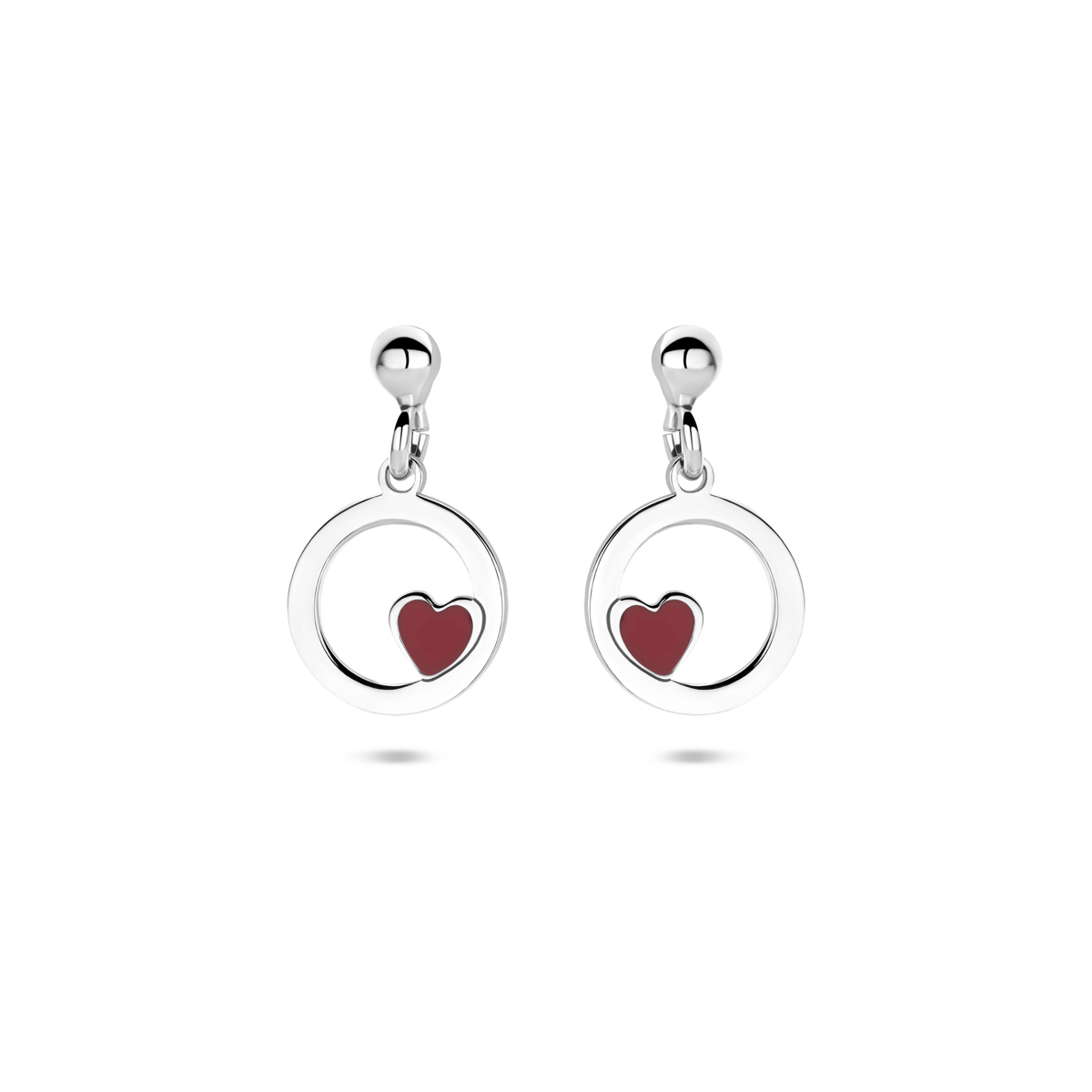 Gerhodineerd 925 zilveren oorhangers uitgevoerd in de vorm van een emaille hartje. De oorhangers hebben een totale hoogte van 17mm.