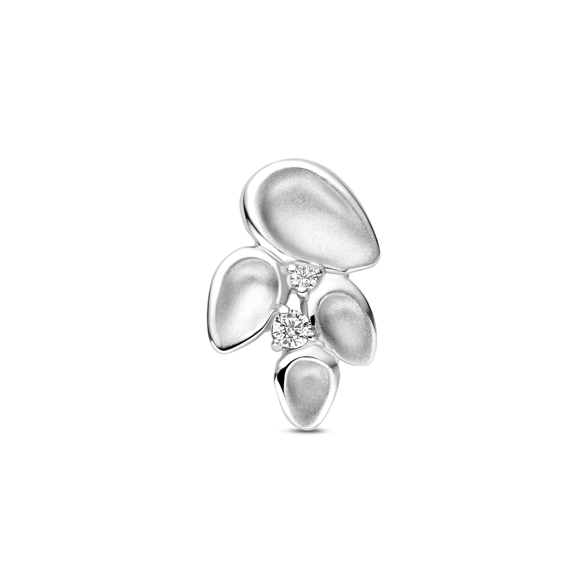 Gerhodineerd 925 zilveren hanger uitgevoerd met zirkonia. De hanger heeft een afmeting van 18x11mm.