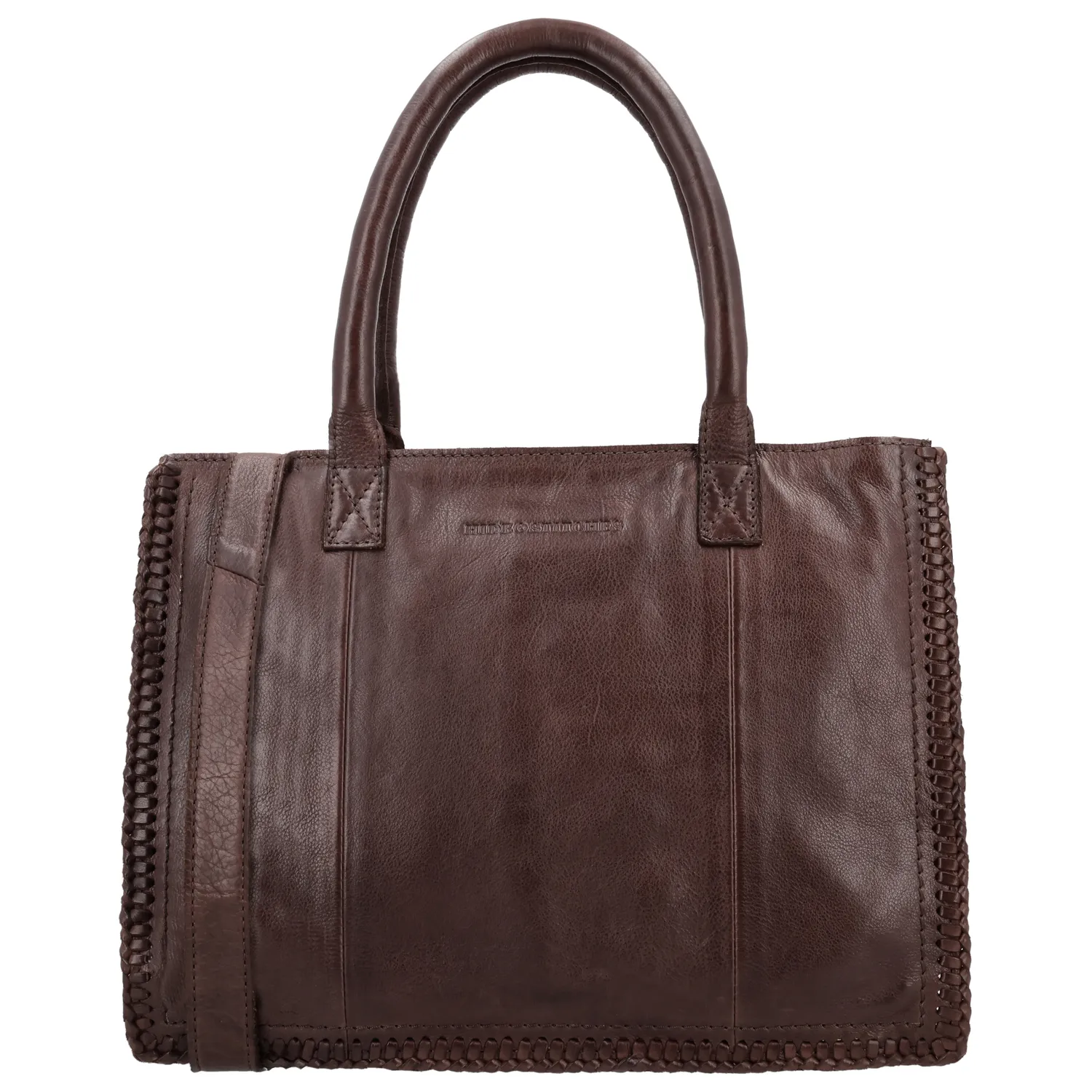 De Hide & Stitches Inspired by Country Handtas is een stijlvolle en praktische tas, ontworpen voor dagelijks gebruik. Gemaakt van hoogwaardig leer en afgewerkt met een gevlochten rand, straalt deze tas karakter en klasse uit.

De binnenkant is slim ingedeeld met een tussenvak, een ritsvak, een telefoonvak en meerdere pasjesvakjes, zodat je jouw spullen overzichtelijk kunt opbergen. Aan de achterkant bevindt zich een extra ritsvak voor snelle toegang tot je essentials. De tas heeft twee stevige handvatten en wordt geleverd met een verstelbare en afneembare schouderband, zodat je hem ook comfortabel over de schouder kunt dragen.


Kenmerken:
• Gemaakt van leer
• Gevlochten rand als detail
• Binnenin een tussenvak
• Ritsvak aan de binnenkant
• Telefoonvak en pasjesvakjes
• Ritsvak aan de achterkant
• Verstelbare en afneembare schouderbandDe Hide & Stitches Inspired by Country Handtas is een stijlvolle en praktische tas, ontworpen voor dagelijks gebruik. Gemaakt van hoogwaardig leer en afgewerkt met een gevlochten rand, straalt deze tas karakter en klasse uit.