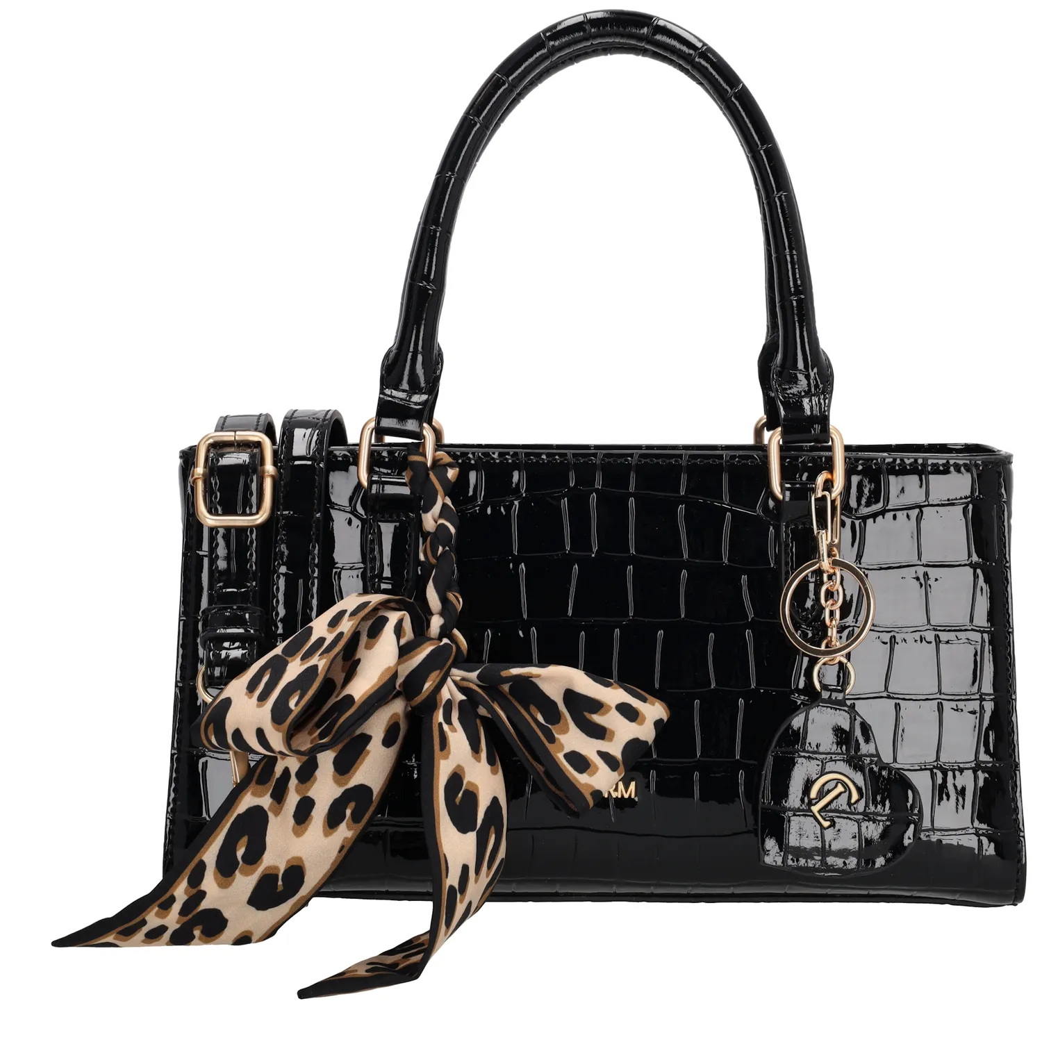 De Charm London Knightsbridge Handtas is een elegante tas met een stijlvolle croco laklook. Dankzij de dubbele handvatten draag je deze tas comfortabel in de hand of over de arm – perfect voor een dagje uit of een chique gelegenheid.

De tas sluit veilig met een ritssluiting en biedt binnenin een praktisch ritsvak en een telefoonvak, zodat je je essentials netjes kunt organiseren. De glanzende goudkleurige details geven de tas een luxueuze uitstraling.

Als speels detail is de tas afgewerkt met een hartvormige sleutelhanger met spiegeltje en een decoratief sjaaltje dat op meerdere manieren te dragen is.

Kenmerken:


Croco laklook

Ritssluiting

Ritsvak en telefoonvak aan de binnenkant

Dubbele handvatten

Verstelbare en afneembare schouderband

Hartvormige sleutelhanger met spiegel

Inclusief decoratief sjaaltje