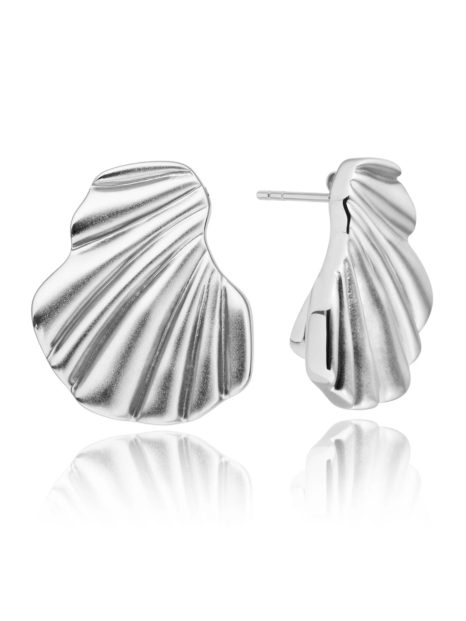 De EAS39 is een verfijnde combinatie van Sparkling oorsieraden, speciaal ontworpen voor degenen die houden van unieke stijl. Deze hanger oorbellen stralen elegantie uit en passen perfect bij zowel formele als casual outfits. Draag ze met opgestoken haar om hun schoonheid volledig te laten zien. Voeg een vleugje verfijning toe aan elke gelegenheid met deze prachtige accessoires.