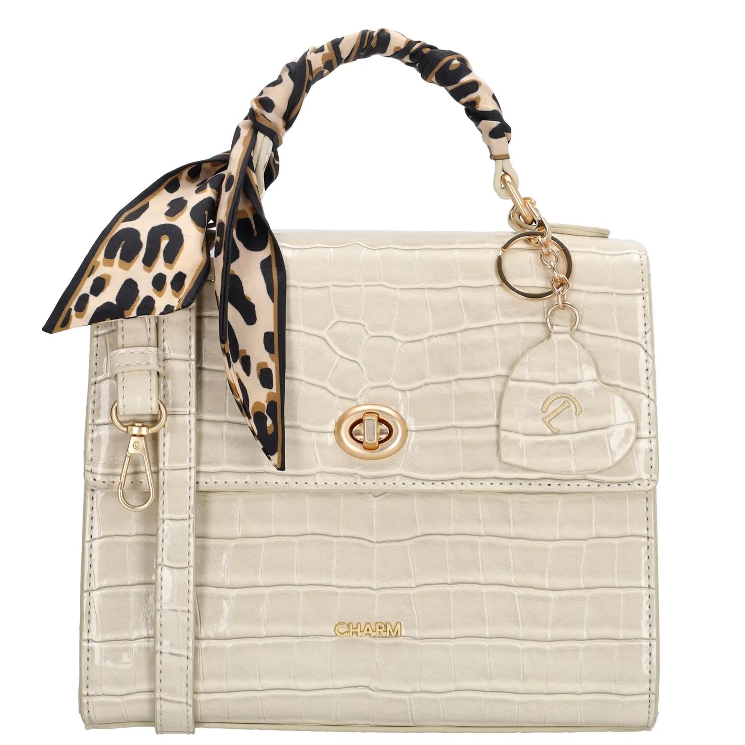 De Charm London Knightsbridge Handtas is een stijlvolle handtas met een glanzende croco laklook en verfijnde details. Dankzij het compacte ontwerp en de elegante afwerking is deze tas perfect voor een dagje uit of een diner in stijl.

De tas sluit met een ritssluiting en een overslag met kliksluiting, zodat je spullen veilig opgeborgen zijn. Aan de binnenkant vind je een ritsvak en een telefoonvak om alles overzichtelijk mee te nemen. Het handvat ligt prettig in de hand en geeft de tas een klassieke uitstraling.

Als speelse touch is de tas afgewerkt met een hartvormige sleutelhanger met spiegeltje en een decoratief sjaaltje dat je op meerdere manieren kunt dragen.

Kenmerken:

Croco laklook met overslag en kliksluiting

Ritssluiting voor extra veiligheid

Ritsvak en telefoonvak aan de binnenkant

Stevig handvat

Hartvormige sleutelhanger met spiegel

Inclusief sjaaltje, op verschillende manieren te dragen