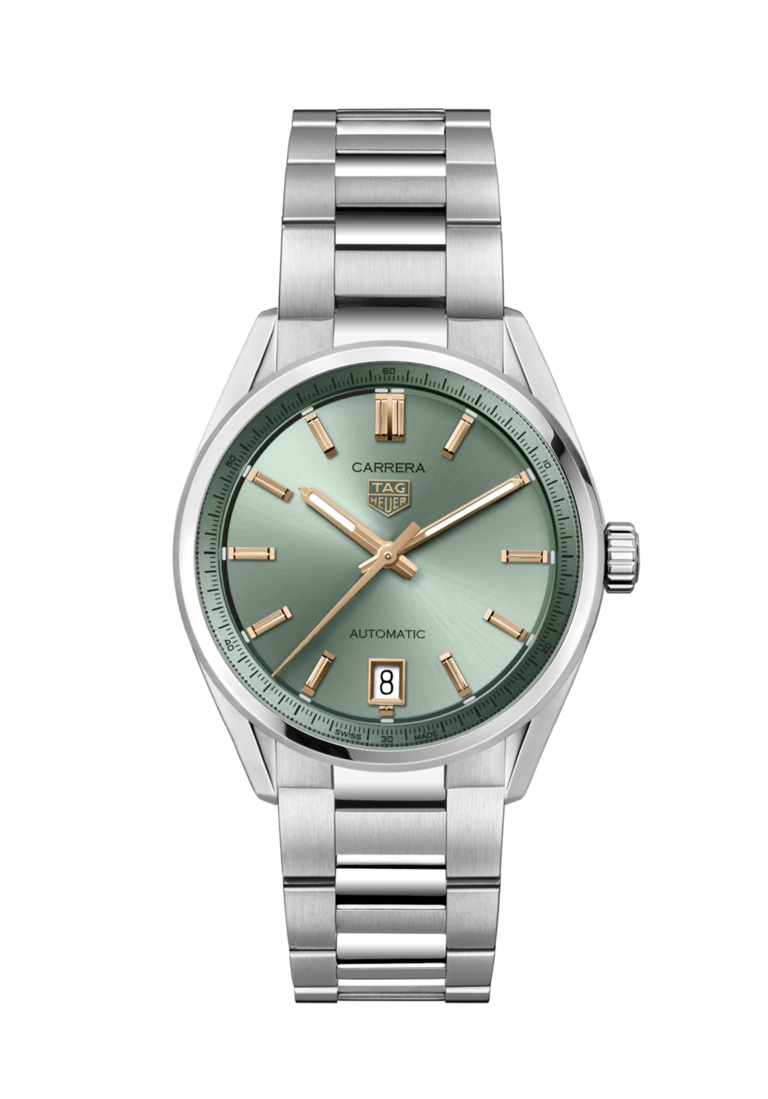 Dit TAG Heuer horloge behoort tot de Carrera collectie.
Referentienummer: WBN2312.BA0001

De TAG Heuer Carrera is uitgerust met een automatisch Calibre 7 uurwerk met een gangreserve van 56 uur. De dunne maar veerkrachtige stalen kast van 36 mm heeft een stalen kroon op 3 uur. De ingetogen pastelgroene tinten van de sunray geborstelde wijzerplaat voegen een uniek vleugje luxueuze elegantie toe aan deze TAG Heuer Carrera. De contrasterende 18K 5N roségoudvergulde wijzers, indexen en het TAG Heuer-schild steken subtiel af tegen de groene sunray geborstelde wijzerplaat. Met zijn ergonomische stalen band en zijn krachtige Calibre 7-uurwerk is dit klassieke uurwerk de ideale stedelijke bondgenoot 

Uw TAG Heuer horloge is 24 maanden na aankoop beschermd onder fabricage garantie. De duur van de garantieperiode van 2 jaar kan worden verlengd naar 5 jaar. Om dit te doen, nodigen wij u uit om een account aan te maken of in te loggen op uw MyTAGHeuer online account en vervolgens uw horloge te registreren. U ontvangt dan een gratis garantieverlenging van 3 jaar.



