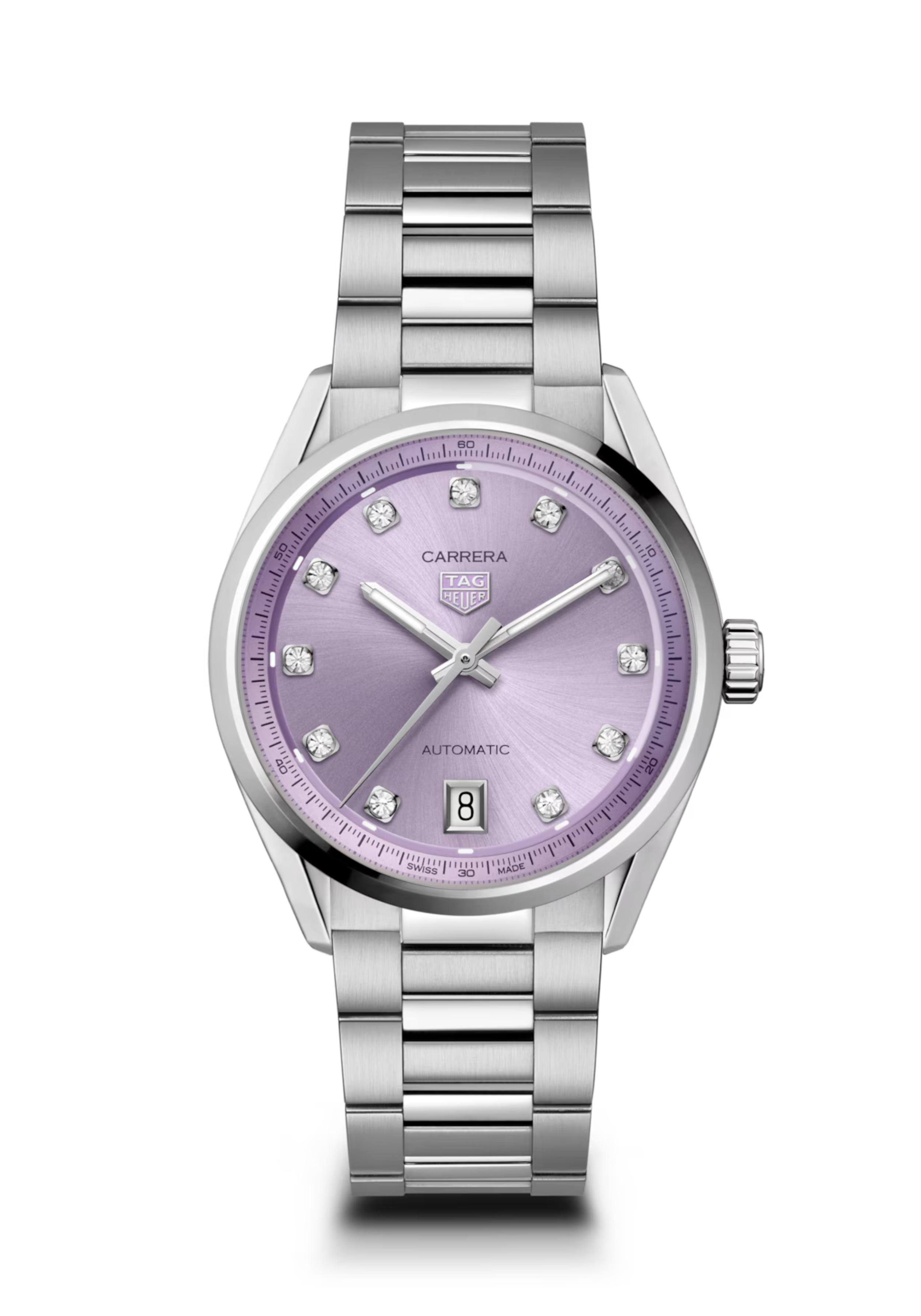 Dit TAG Heuer horloge behoort tot de Carrera collectie.
Referentienummer: WBN2319.BA0001

De TAG Heuer Carrera Date in 36 mm geeft de collectie een frisse touch met een betoverende lila wijzerplaat. Met diamanten bezette indexen en een Calibre 7-uurwerk combineert dit horloge elegantie met precisie.
De lila, snail-brushed wijzerplaat zorgt voor een dynamische touch, geaccentueerd door een gradiëntbaan die de wijzerplaat omcirkelt. De met diamanten bezette indexen versterken de verfijnde look en brengen een tijdloze stijl naar voren.
De taps toelopende H-vormige band zorgt voor comfort en stijl en biedt een perfecte pasvorm voor elke pols. De fijn geborstelde en gepolijste stalen kast en het gewelfde saffierglas maken het elegante ontwerp compleet.

Uw TAG Heuer horloge is 24 maanden na aankoop beschermd onder fabricage garantie. De duur van de garantieperiode van 2 jaar kan worden verlengd naar 5 jaar. Om dit te doen, nodigen wij u uit om een account aan te maken of in te loggen op uw MyTAGHeuer online account en vervolgens uw horloge te registreren. U ontvangt dan een gratis garantieverlenging van 3 jaar.
