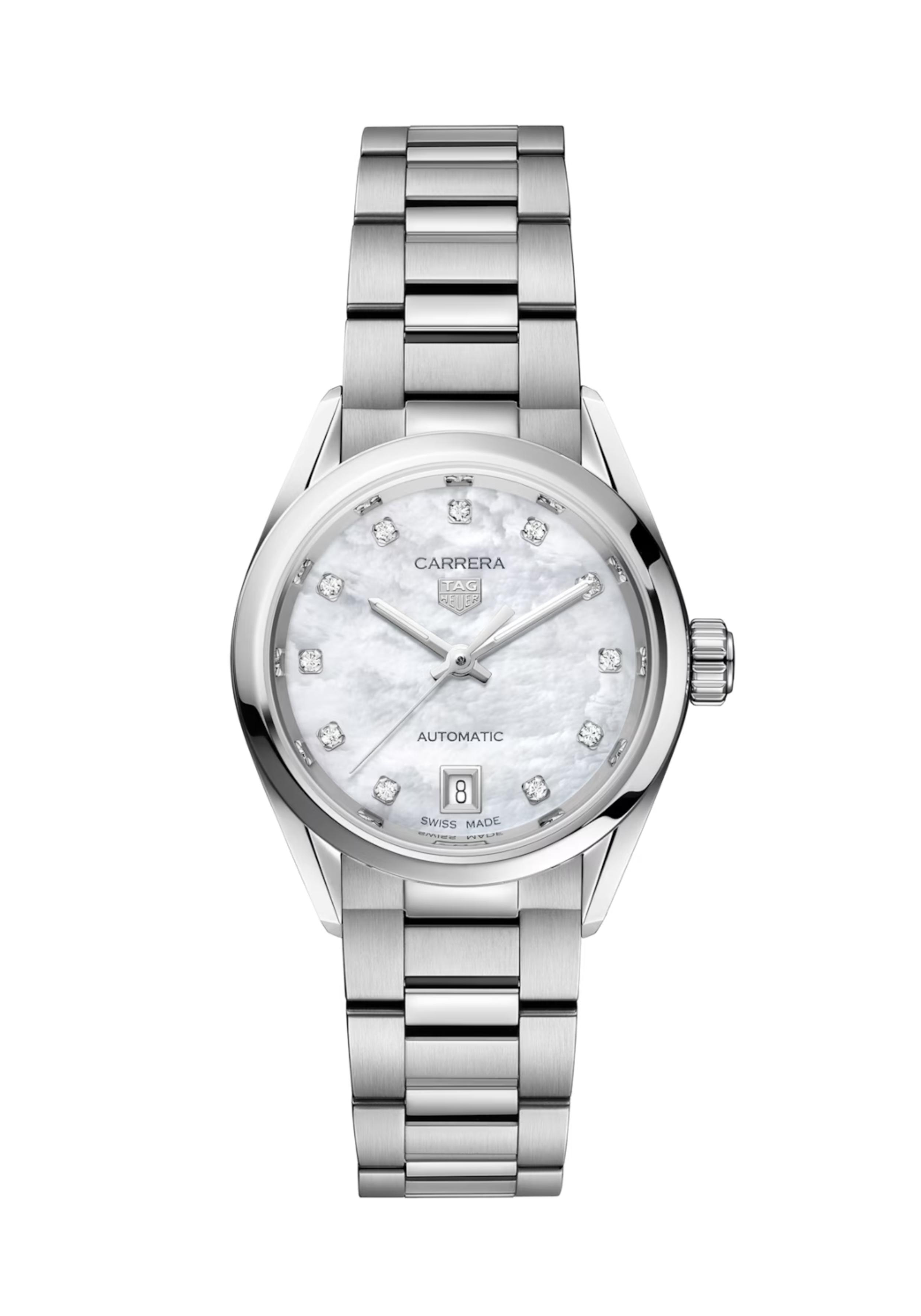 Dit TAG Heuer horloge behoort tot de Carrera collectie. Referentienummer: WBN2412.BA0621

Assertief en emblematisch, deze TAG Heuer Carrera straalt opvallende luxe uit. De combinatie van materialen en fijne details zorgt voor een horloge met onstuitbare verfijning en absolute kracht van karakter.
Met een witte parelmoer wijzerplaat bezet met 11 diamanten (0.088 cts) uurmarkeringen en gerhodineerde wijzers, maakt deze fijn bewerkte wijzerplaat een prestigieus statement.
De stalen kast van 29 mm van dit horloge benadrukt het kenmerkende ontwerp. Het saffierkristal en de bijgewerkte band zijn resoluut sterk en opzichtig.

De TAG Heuer Carrera is voorzien van een automatisch uurwerk en de kast, gezet met 11 diamanten is gemaakt van edelstaal. Het horloge heeft een diameter van 29mm en is getest op een waterdichtheid van 10 ATM / 100 meter. De horlogeband is gemaakt van edelstaal. Een automatische Calibre 9, met een 40 uur gangreserve bepaalt het tempo achter de oogverblindende wijzerplaat en zorgt voor precisie en vastberaden overtuiging.

Uw TAG Heuer horloge is 24 maanden na aankoop beschermd onder fabricage garantie. De duur van de garantieperiode van 2 jaar kan worden verlengd naar 5 jaar. Om dit te doen, nodigen wij u uit om een account aan te maken of in te loggen op uw MyTAGHeuer online account en vervolgens uw horloge te registreren. U ontvangt dan een gratis garantieverlenging van 3 jaar.