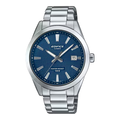 Een EDIFICE voor motorsportfans en autoliefhebbers - een verfijnd horloge met het legendarische Clous de Paris-patroon.

De wijzerplaat van de EFV-160D heeft een driewijzers lay-out met datumweergave, aangevuld met de opvallende verfijning van het Clous de Paris verhoogde piramidepatroon. Met een roestvrijstalen kast van 40 mm en een nieuwe vorm horlogeband biedt dit horloge een natuurlijke pasvorm voor de hele dag comfort. 

Het glas is licht gebogen voor nog betere zichtbaarheid, terwijl je je dankzij de 10 bar waterdichtheid op spannendere dingen kunt richten. 

Functioneel en stijlvol - een EDIFICE die het leven zoveel aangenamer maakt.