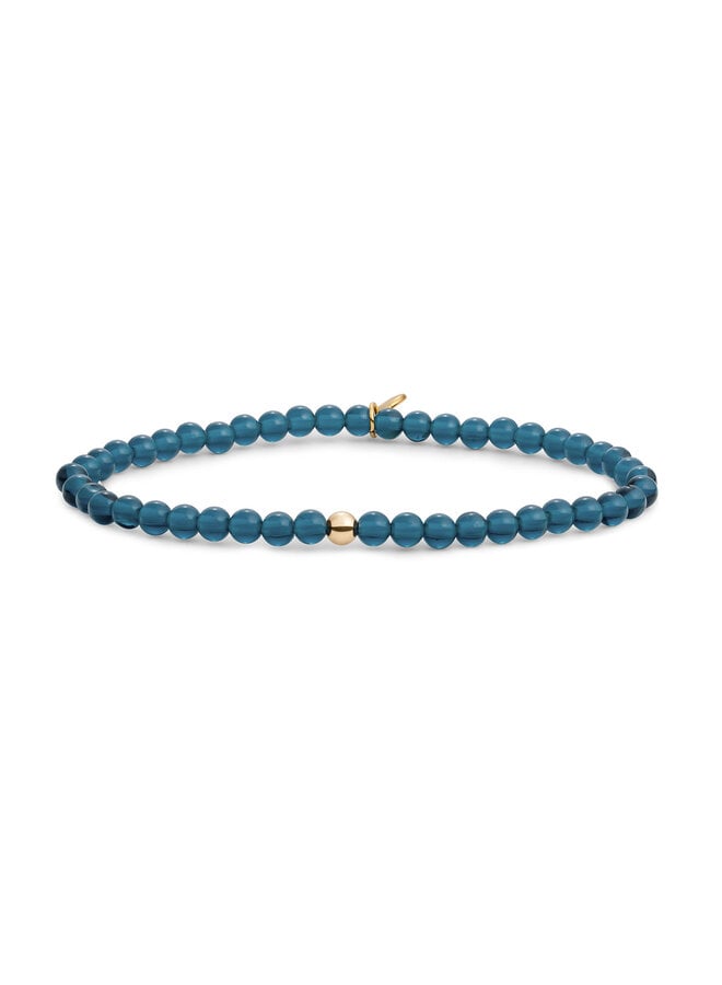 Armband met 4 mm Ocean Topaz Quartz beads en 1 goudkleurige bead.